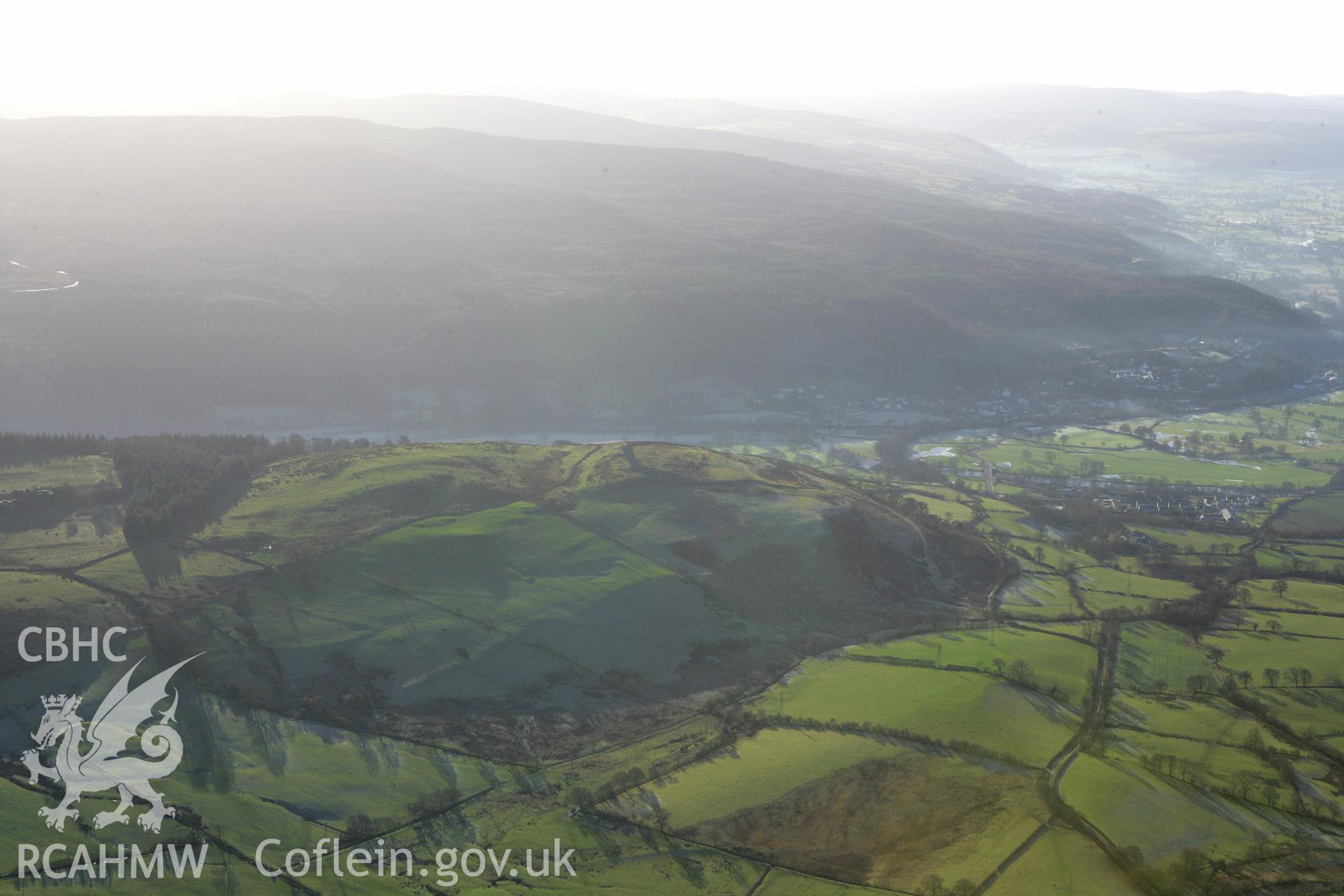 RCAHMW colour oblique photograph of Caer Drewyn, settlement and field system. Taken by Toby Driver on 11/12/2007.