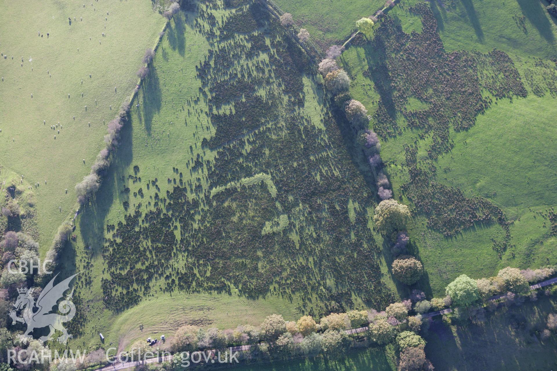 RCAHMW colour oblique photograph of Hafod-Fawr Roman practice camp. Taken by Toby Driver on 04/10/2007.