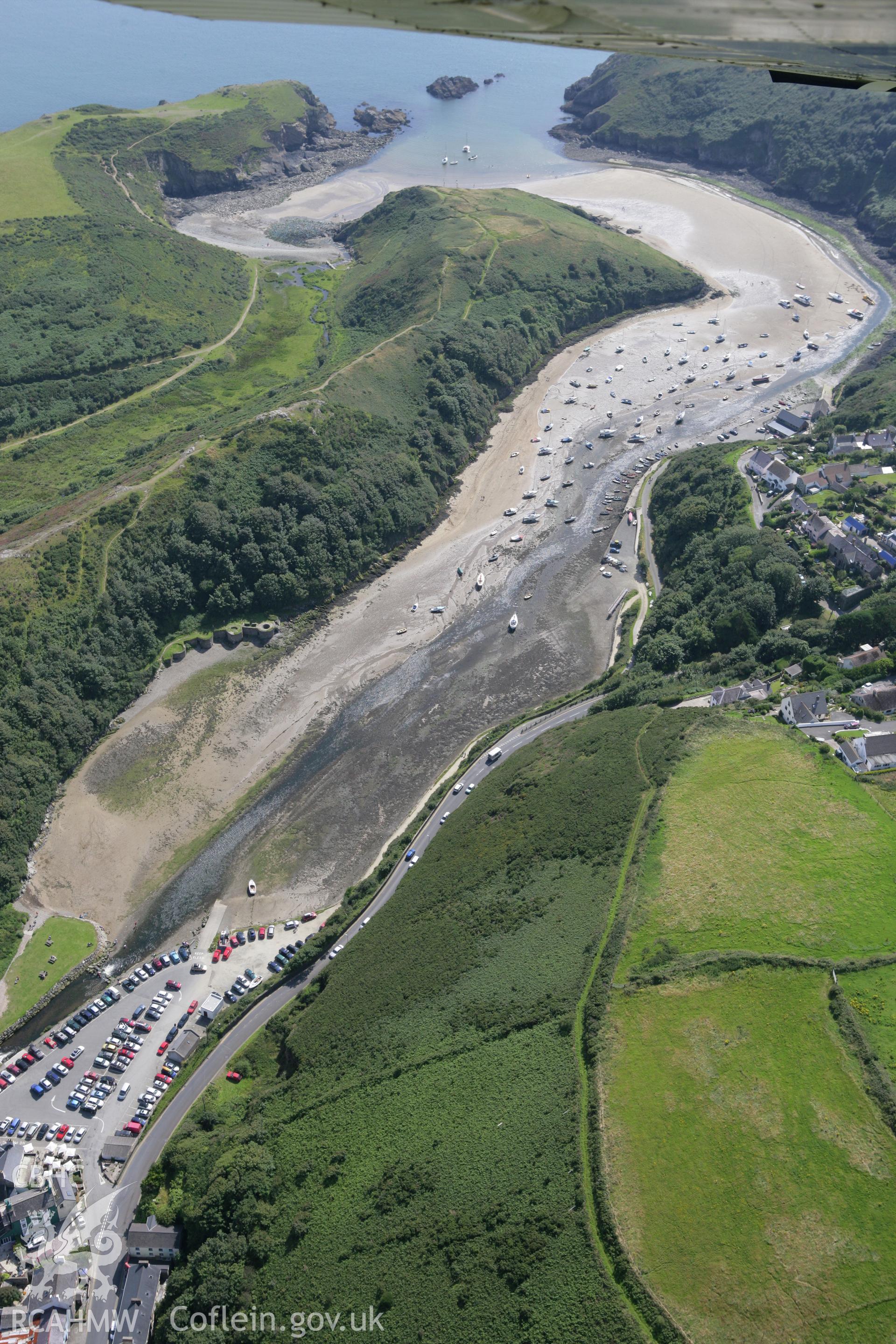 RCAHMW colour oblique photograph of Gribin, promontory fort south of Solva. Taken by Toby Driver on 01/08/2007.