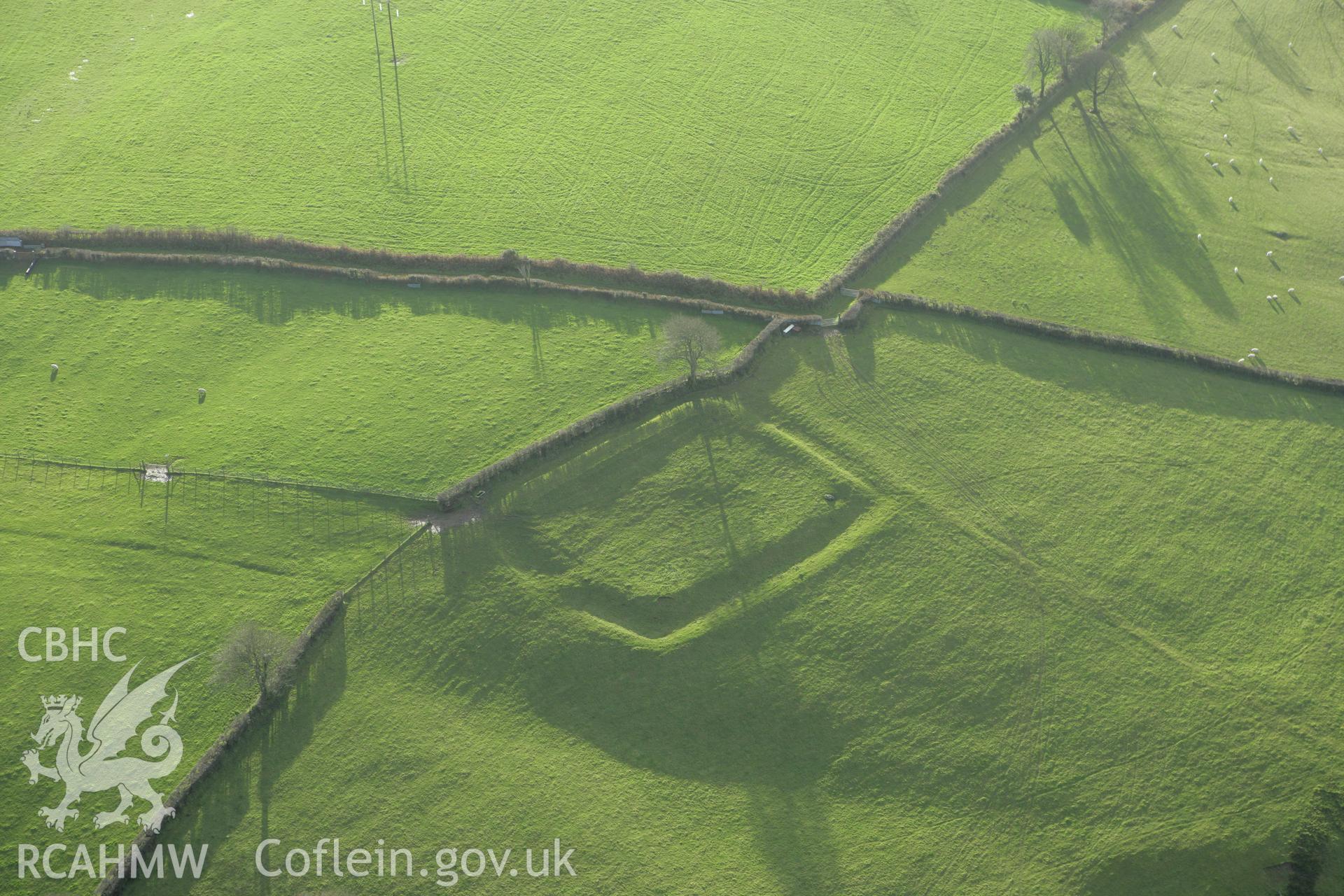 RCAHMW colour oblique photograph of Bryn Cywyn enclosure. Taken by Toby Driver on 29/11/2007.
