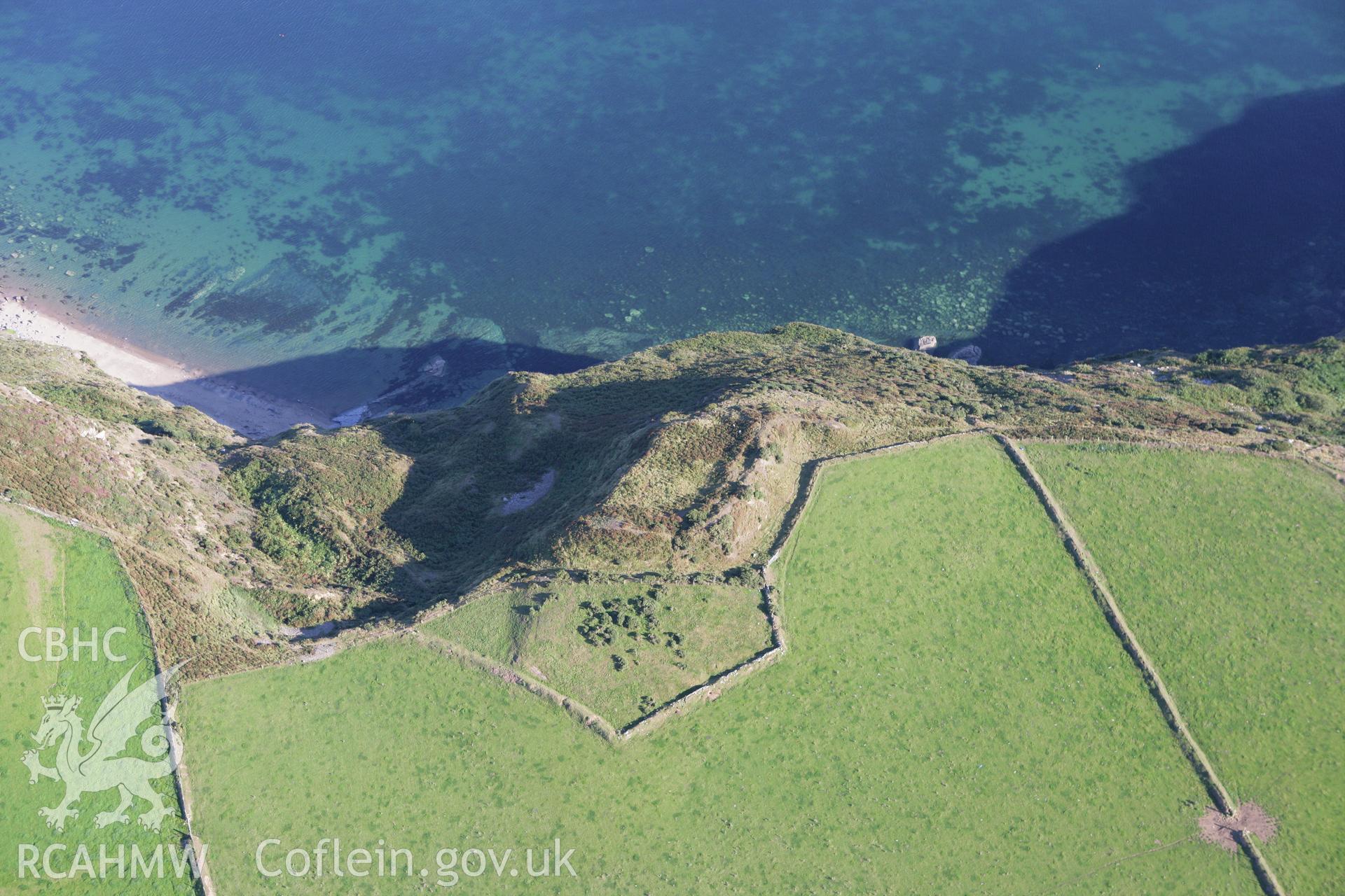 RCAHMW colour oblique aerial photograph of Pared Mawr Camp with promontory fort, Porth Ceiriad. Taken on 06 September 2007 by Toby Driver