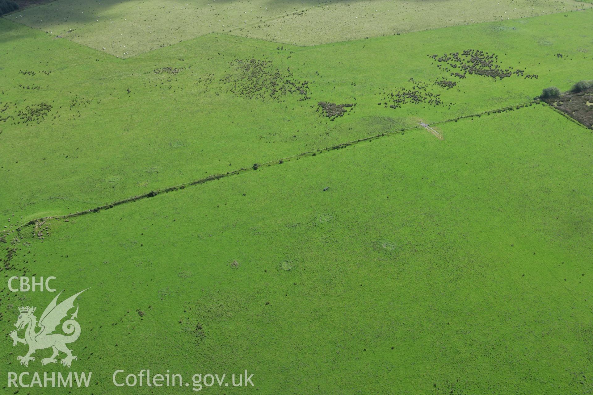 RCAHMW colour oblique photograph of Crug Glas. Taken by Toby Driver on 11/09/2007.