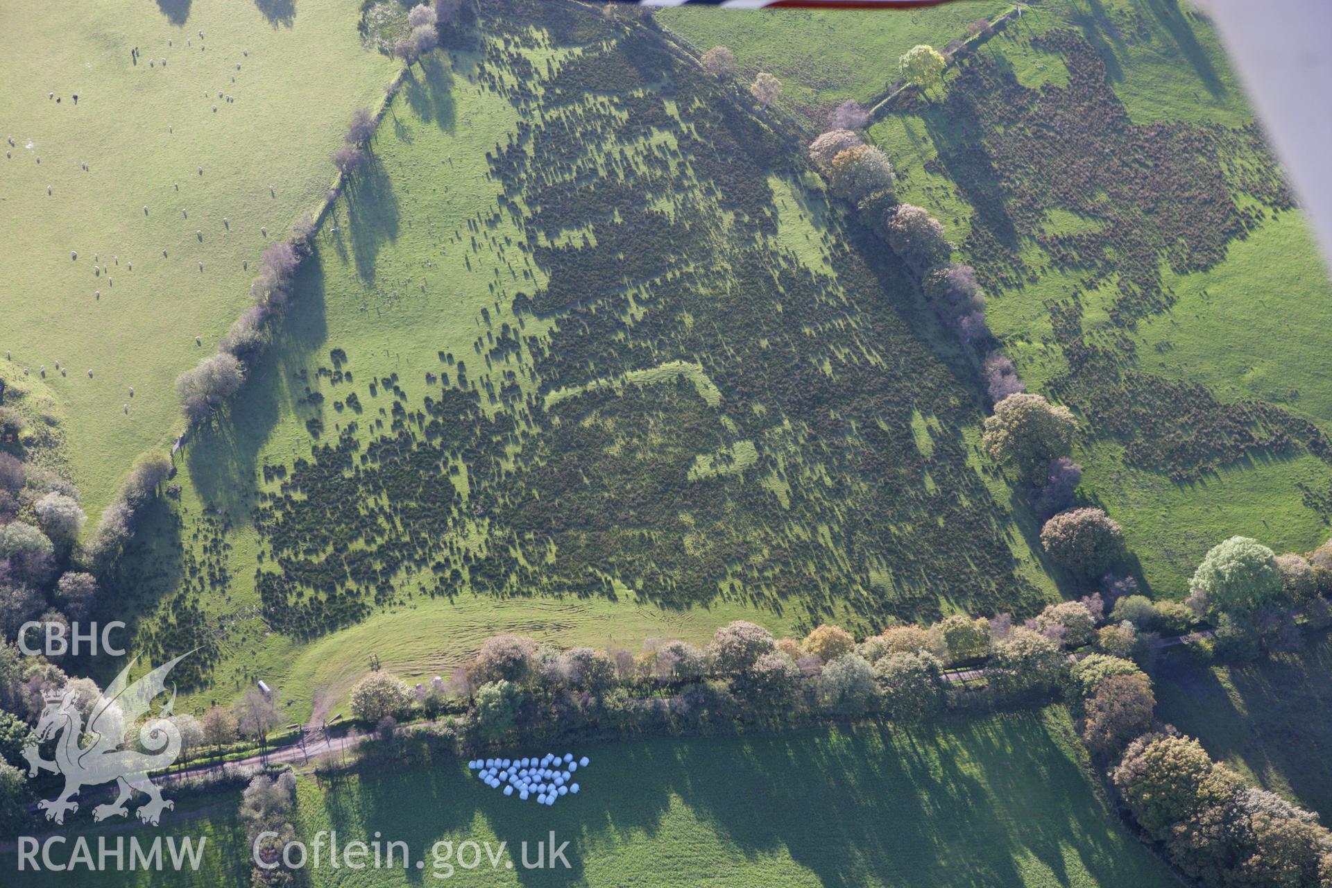 RCAHMW colour oblique photograph of Hafod-Fawr Roman practice camp. Taken by Toby Driver on 04/10/2007.