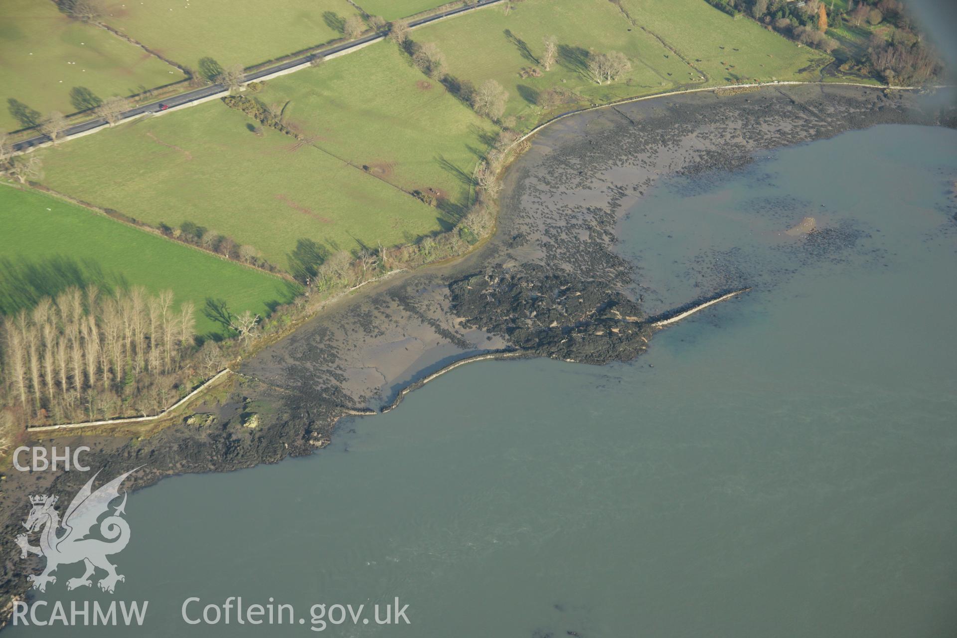 RCAHMW colour oblique aerial photograph of Gorad Ddu Fish Weir. Taken on 25 January 2007 by Toby Driver