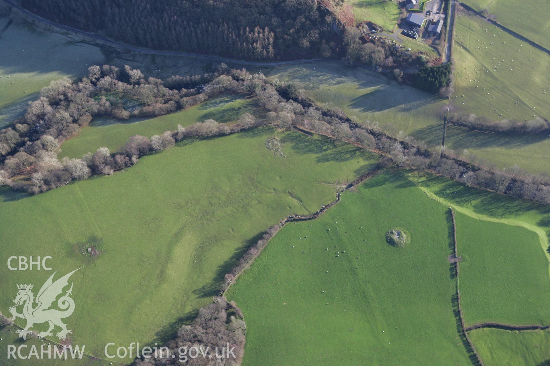 RCAHMW colour oblique photograph of Maes Cae Dyfnant, cairn. Taken by Toby Driver on 11/12/2007.