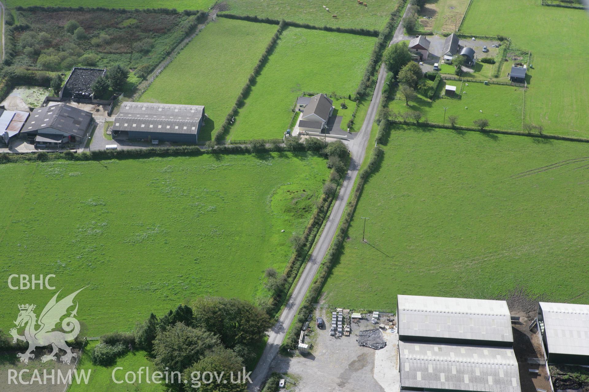 RCAHMW colour oblique photograph of Crugygorllwyn, barrow. Taken by Toby Driver on 11/09/2007.