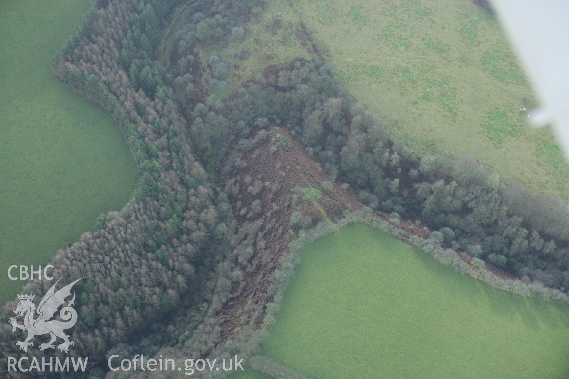 RCAHMW colour oblique photograph of Castell Moeddyn Fach, promontory fort. Taken by Toby Driver on 29/11/2007.