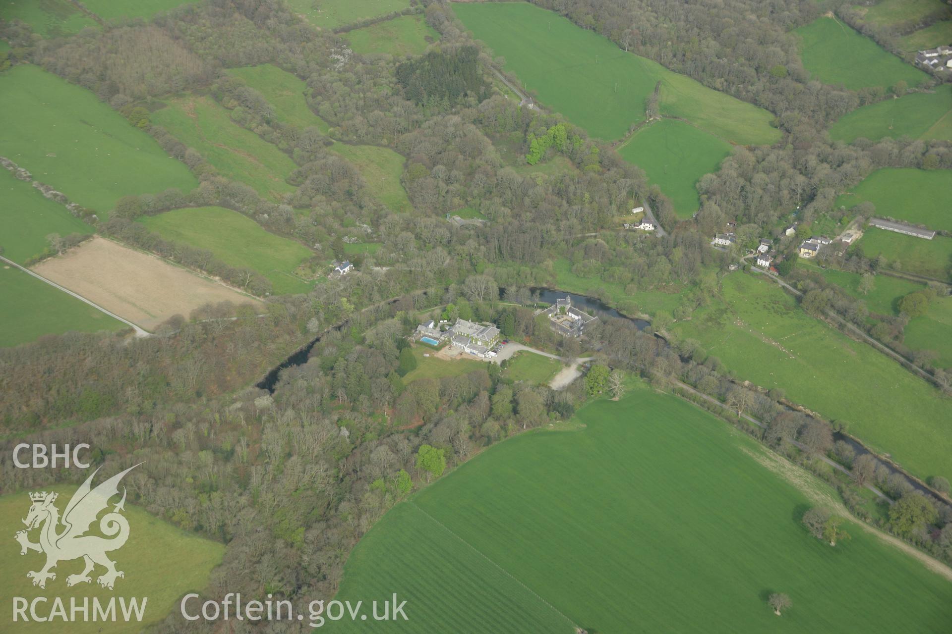 RCAHMW colour oblique aerial photograph of Castell Malgwyn, Llechryd. Taken on 17 April 2007 by Toby Driver