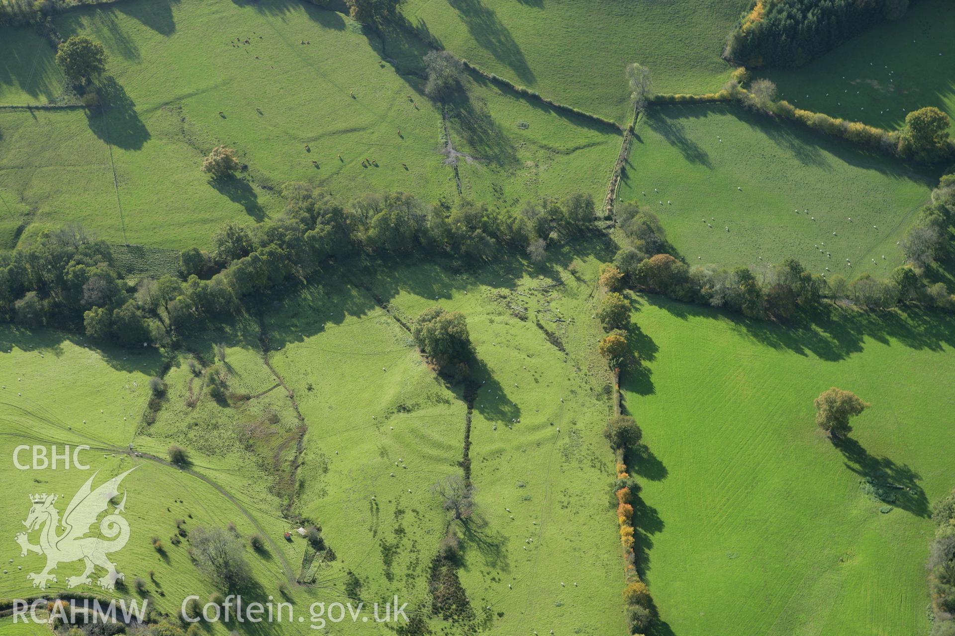 RCAHMW colour oblique photograph of Ty Mawr enclosure. Taken by Toby Driver on 30/10/2007.