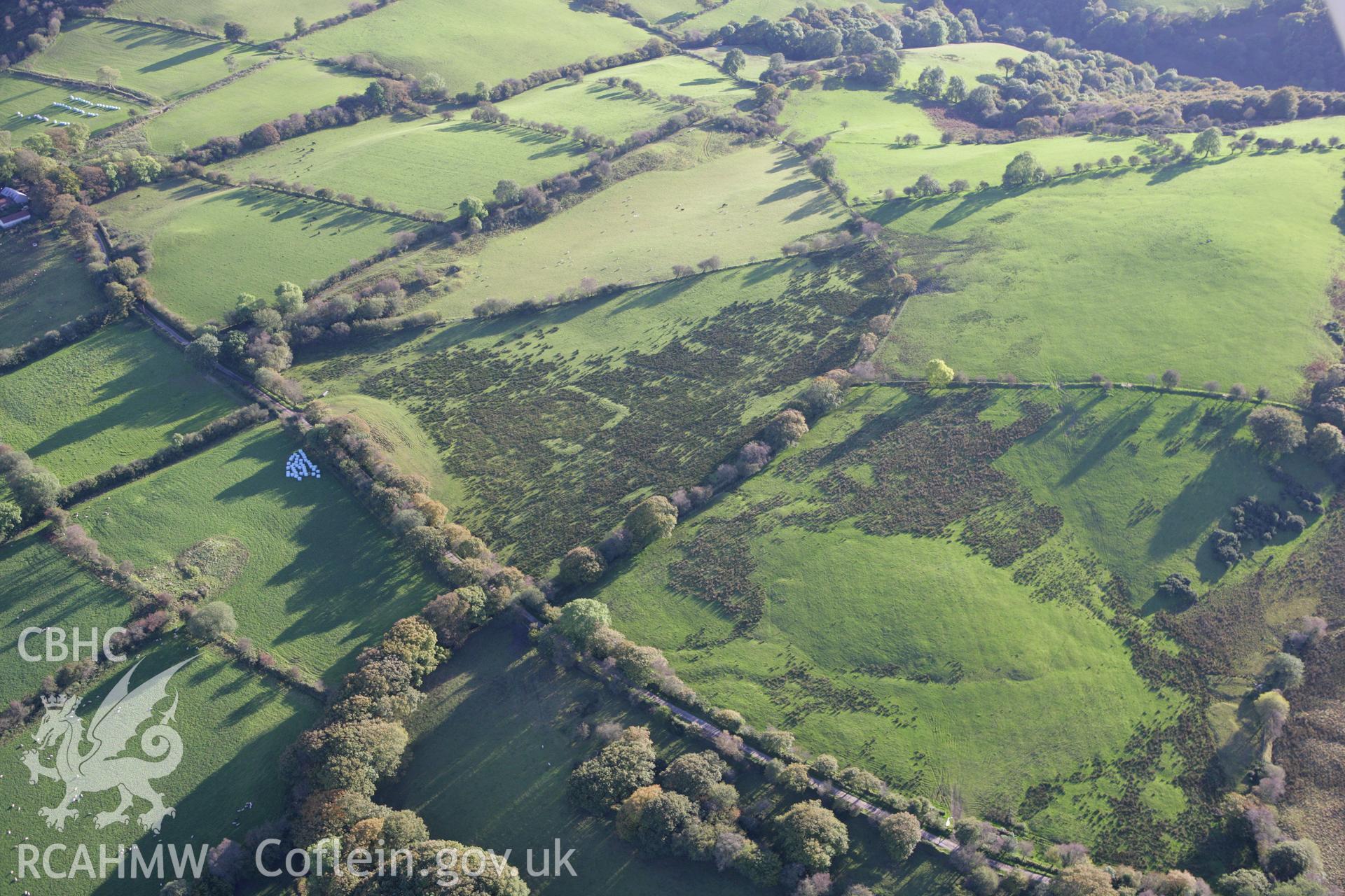 RCAHMW colour oblique photograph of Hafod-Fawr Roman practice camp. Taken by Toby Driver on 04/10/2007.