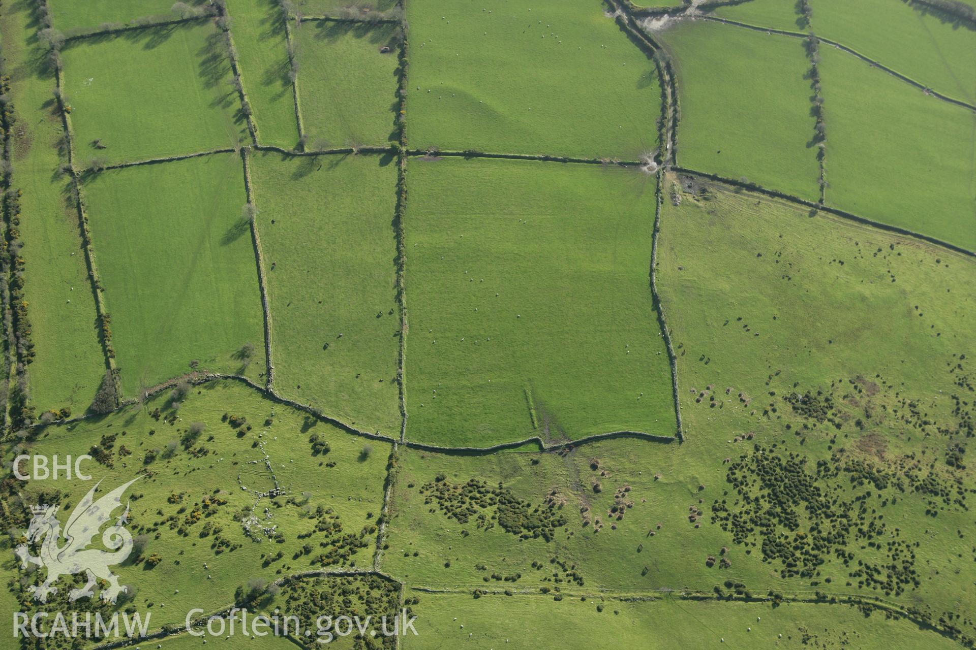 RCAHMW colour oblique photograph of Caer Meini Isaf, deserted rural settlement earthworks. Taken by Toby Driver on 29/11/2007.