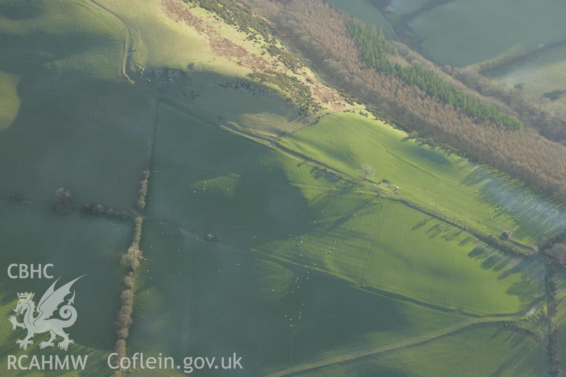 RCAHMW colour oblique photograph of Castell Carreg-wen hillfort, with new enclosure to north-west. Taken by Toby Driver on 20/12/2007.