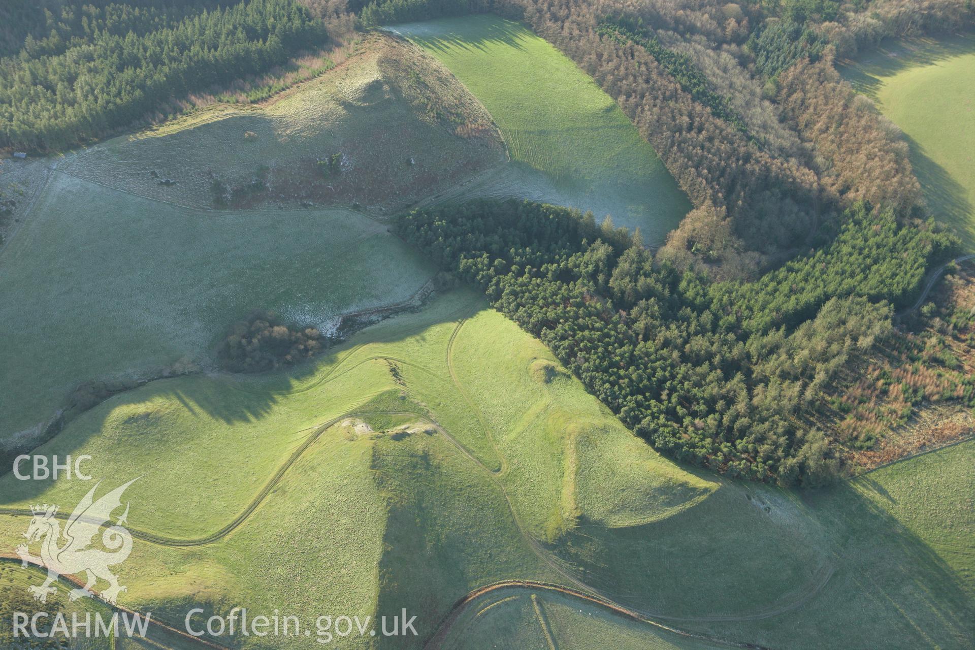 RCAHMW colour oblique photograph of Cnwc y Bugail fort. Taken by Toby Driver on 20/12/2007.