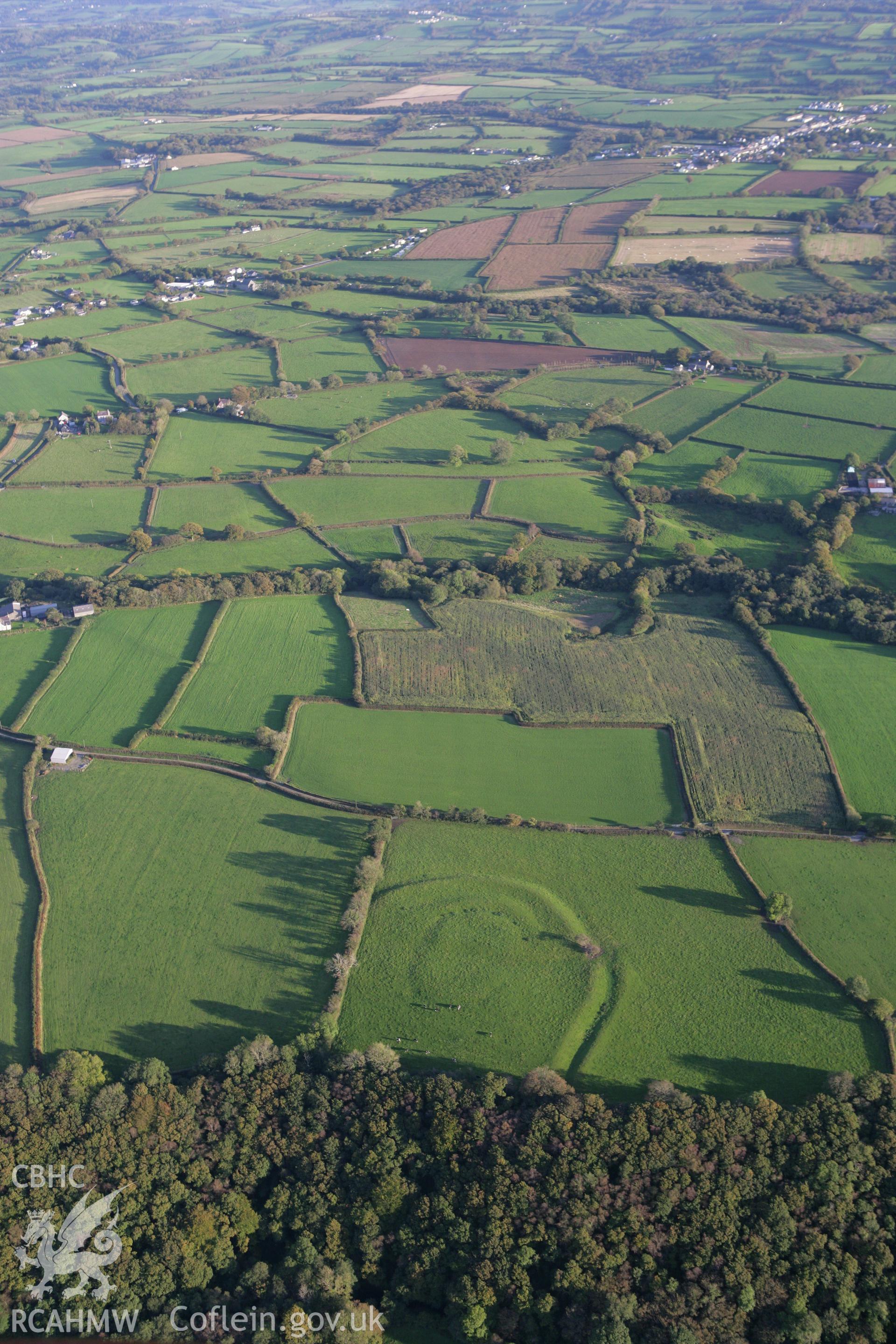 RCAHMW colour oblique photograph of Castell Gwyn. Taken by Toby Driver on 04/10/2007.