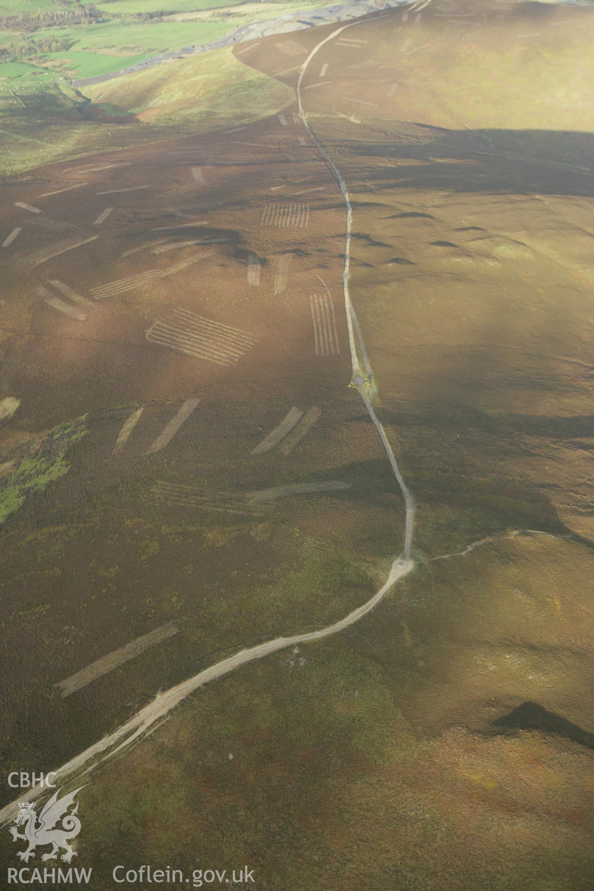 RCAHMW colour oblique photograph of Moel y Gamelin cairn. Taken by Toby Driver on 30/10/2007.