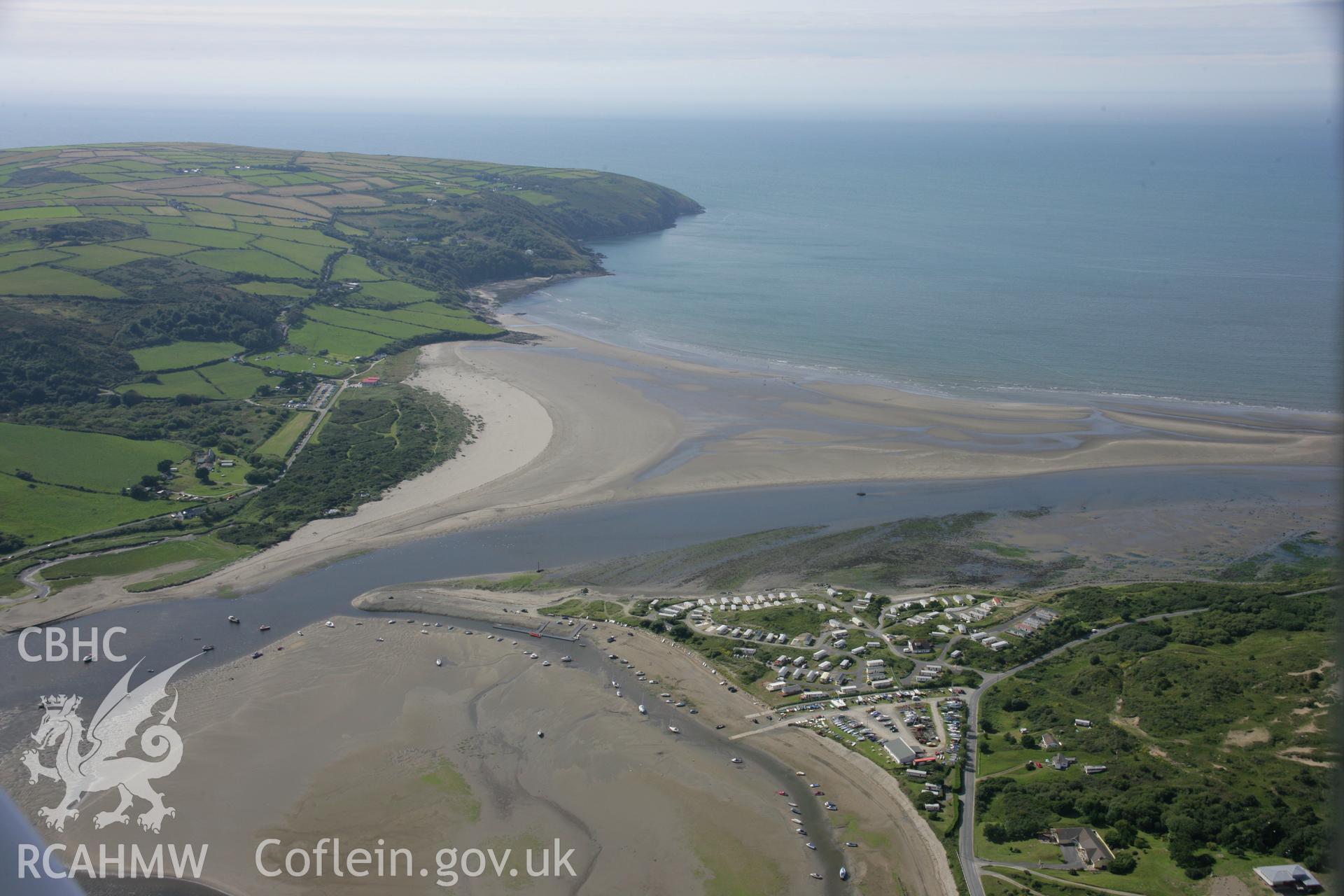 RCAHMW colour oblique photograph of Poppit Sands landscape; Fish Weir, Poppit Sands. Taken by Toby Driver on 01/08/2007.