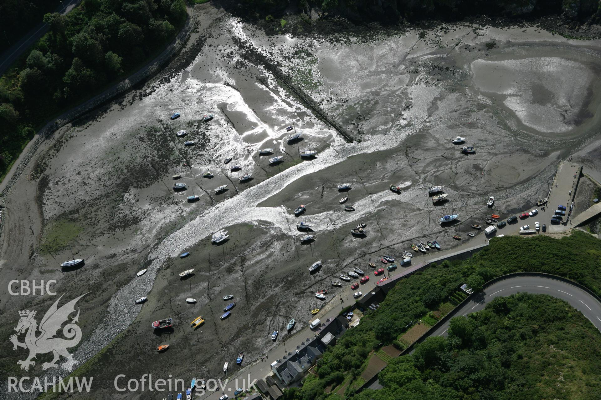 RCAHMW colour oblique photograph of Fishguard Lower Town. Taken by Toby Driver on 01/08/2007.