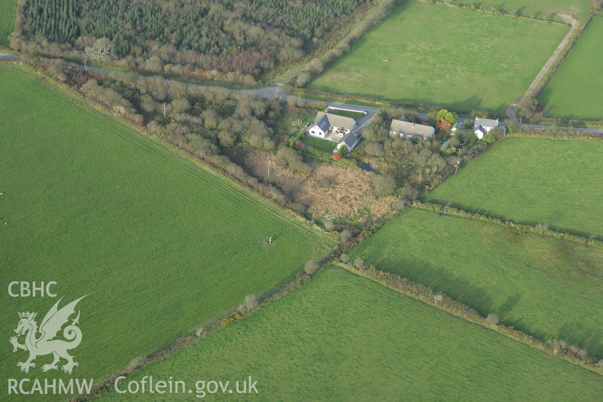 RCAHMW colour oblique photograph of Yr Allor, stone setting. Taken by Toby Driver on 06/11/2007.