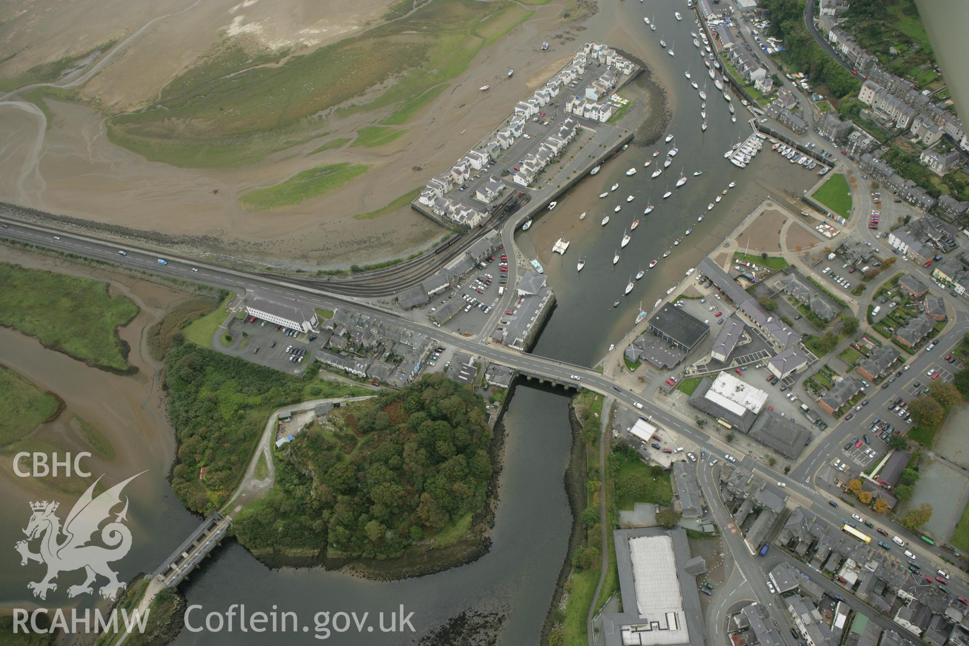 RCAHMW colour oblique photograph of Porthmadog Harbour;Porthmadoc Harbour. Taken by Toby Driver on 08/10/2007.