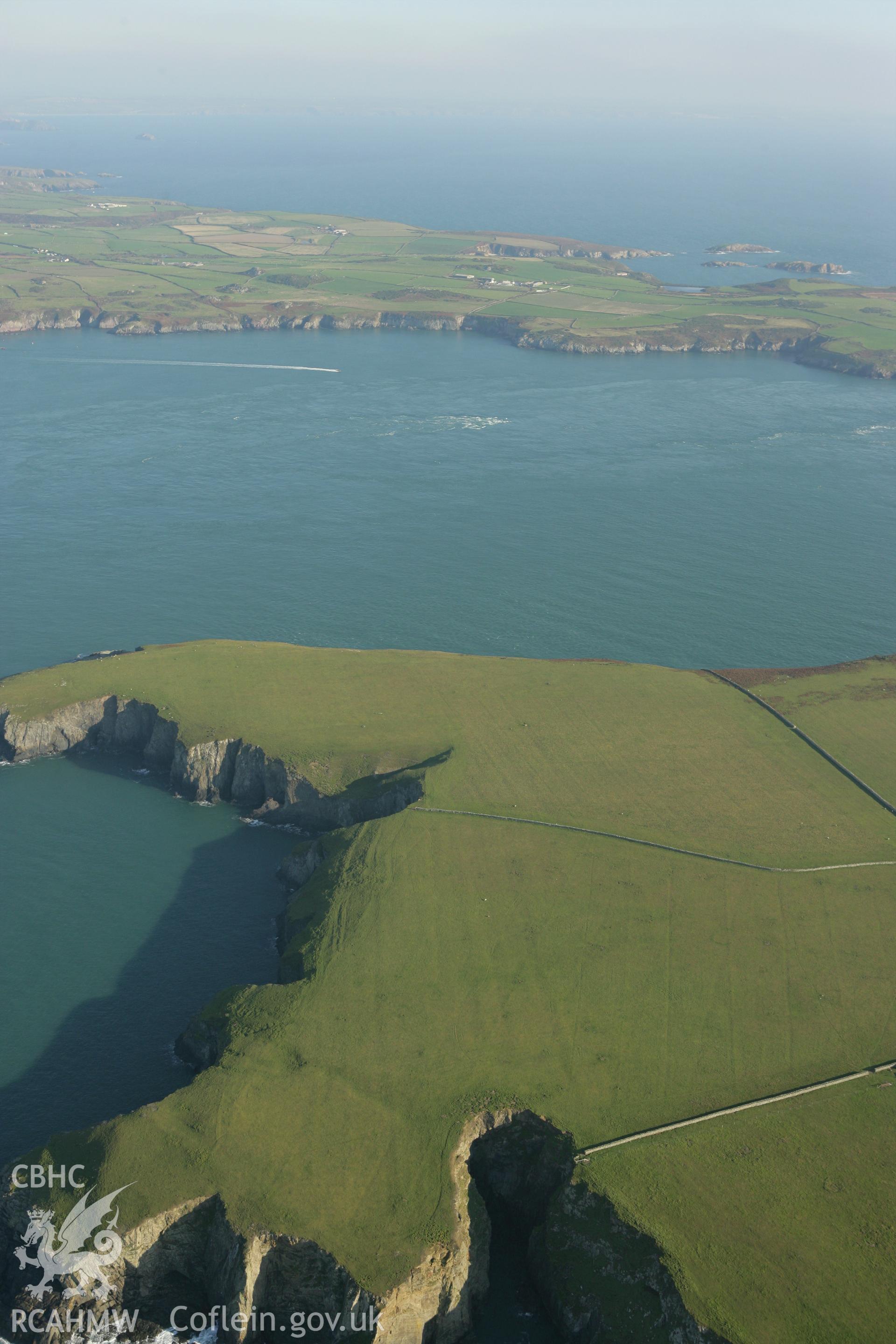 RCAHMW colour oblique photograph of Trwyn-Sion-Owen, relict field system;Ramsey island. Taken by Toby Driver on 23/10/2007.