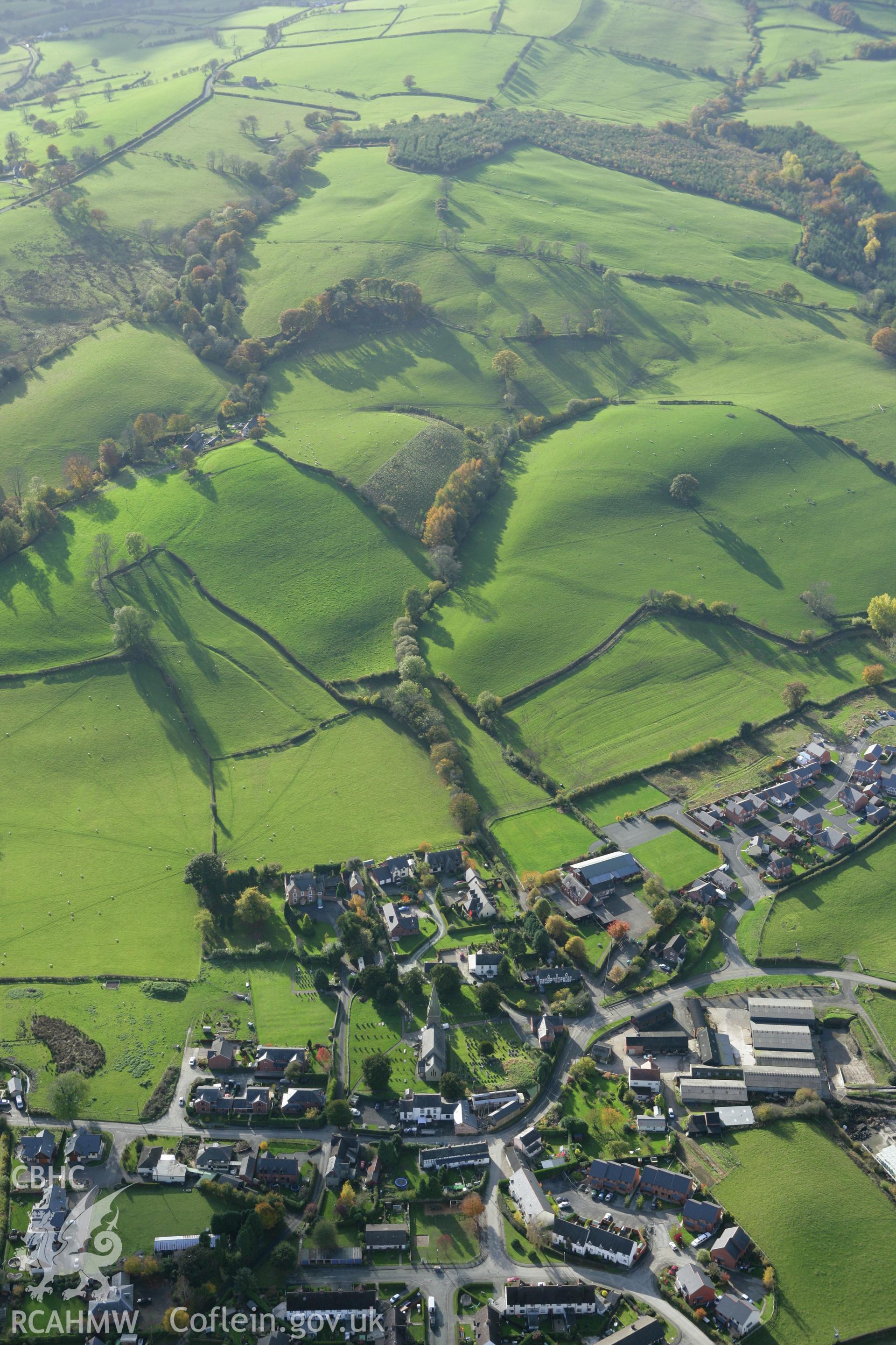 RCAHMW colour oblique photograph of Castle Caereinion, village with castle, Twmpath Garmon. Taken by Toby Driver on 30/10/2007.