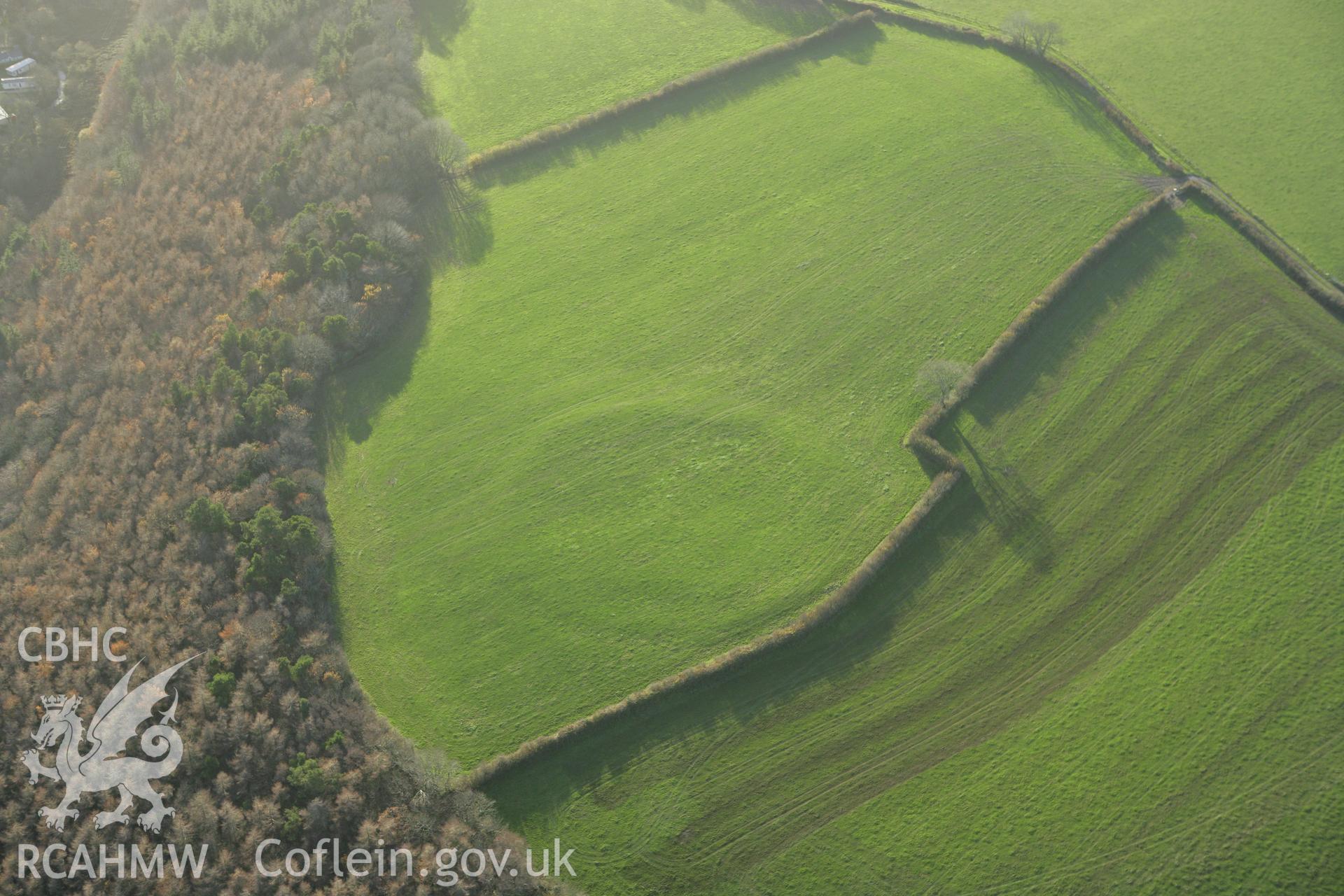 RCAHMW colour oblique photograph of Trelissey Roman villa. Taken by Toby Driver on 29/11/2007.