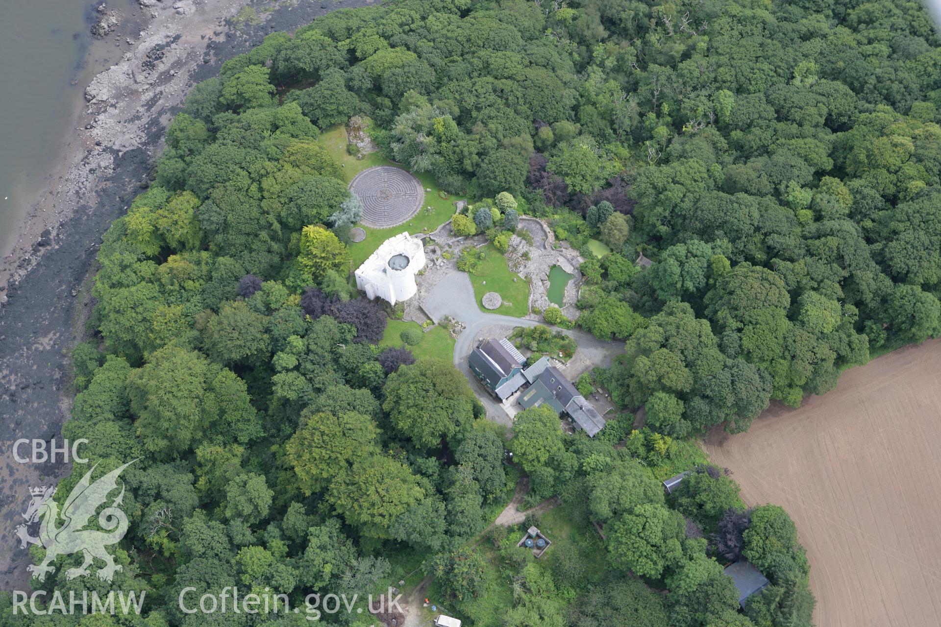 RCAHMW colour oblique photograph of Benton Castle. Taken by Toby Driver on 01/08/2007.