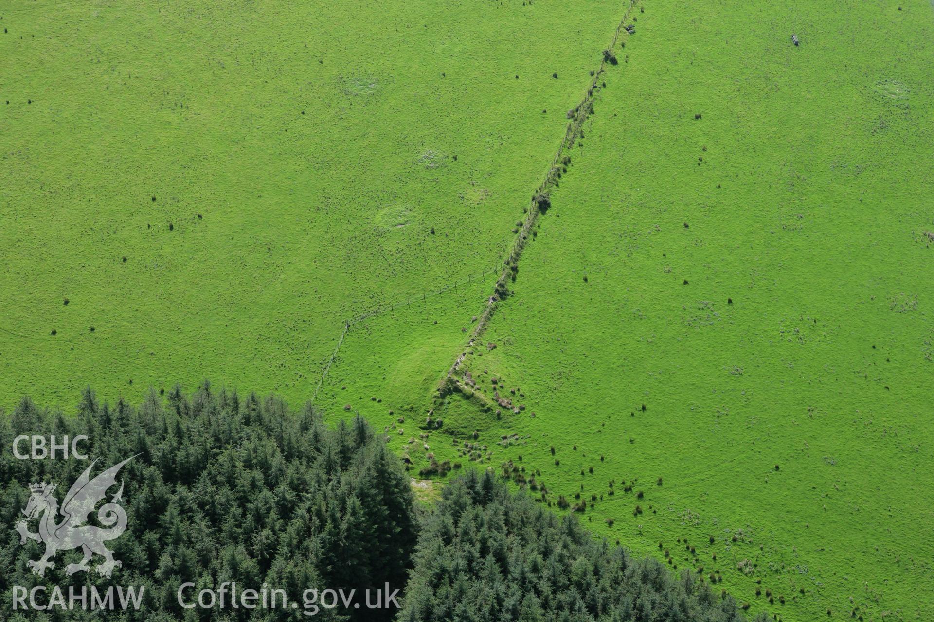 RCAHMW colour oblique photograph of Crug Glas. Taken by Toby Driver on 11/09/2007.