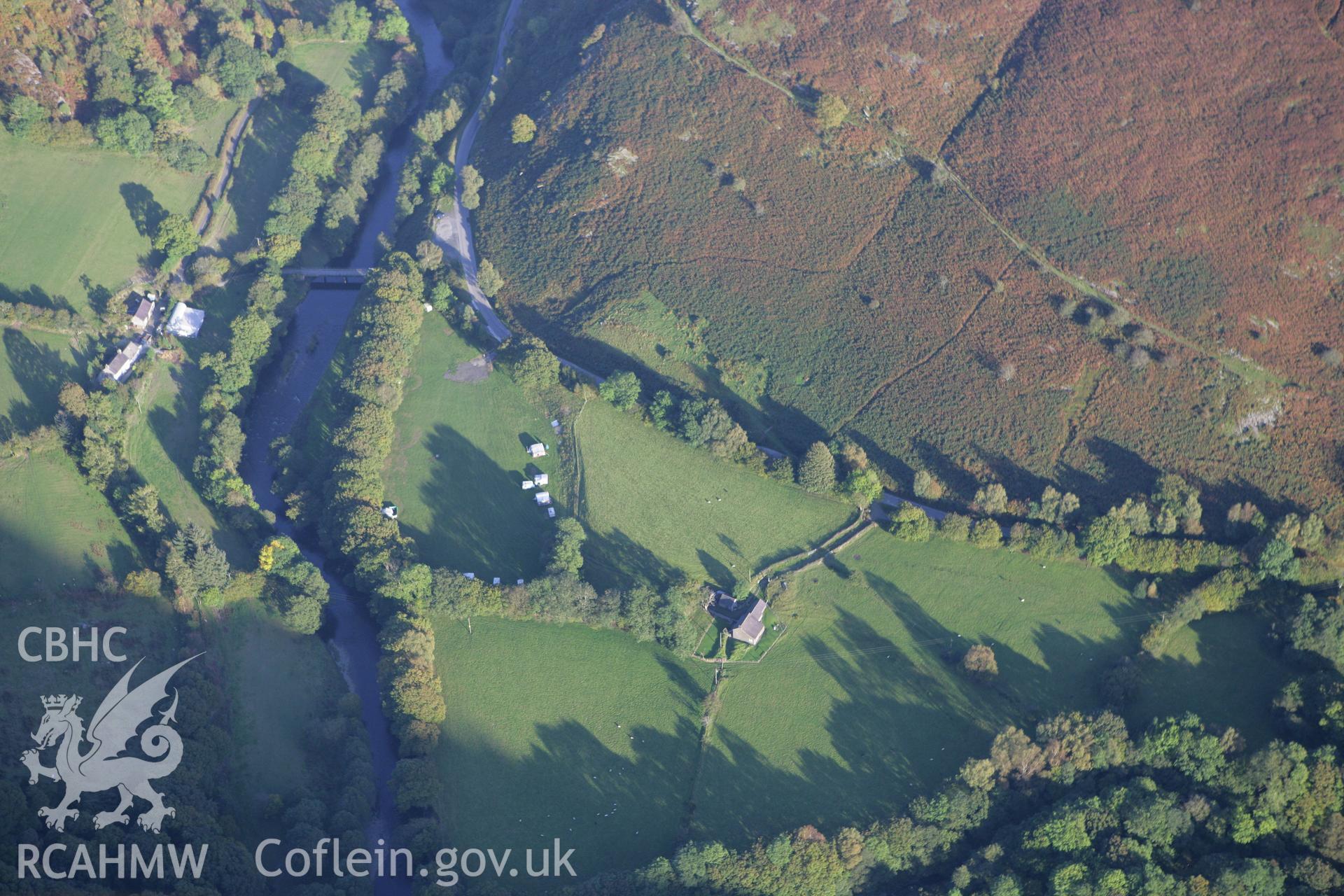 RCAHMW colour oblique photograph of Gelli, chambered cairn, landscape. Taken by Toby Driver on 04/10/2007.