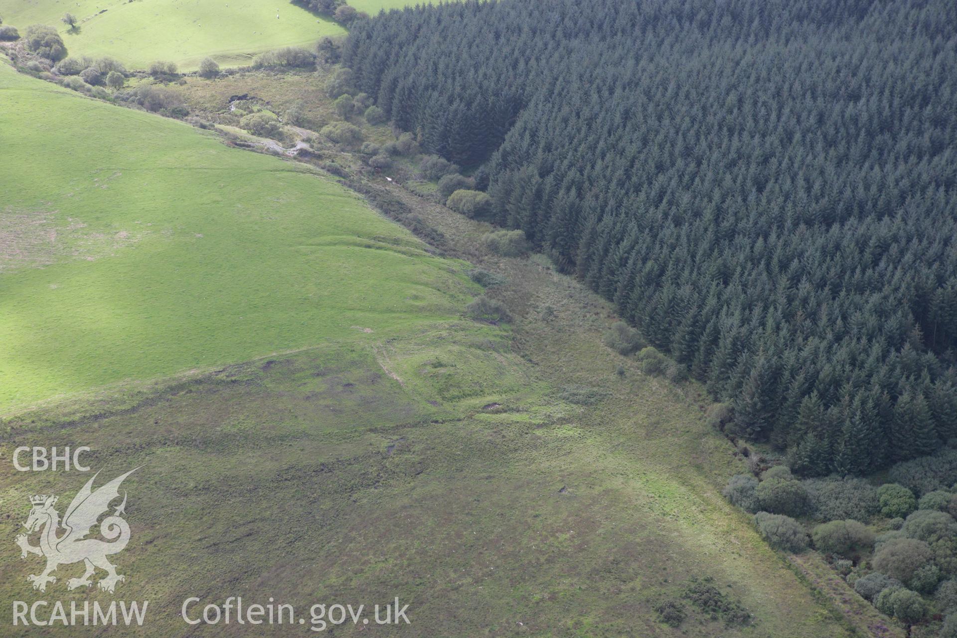 RCAHMW colour oblique photograph of Nant Sais barrow. Taken by Toby Driver on 11/09/2007.