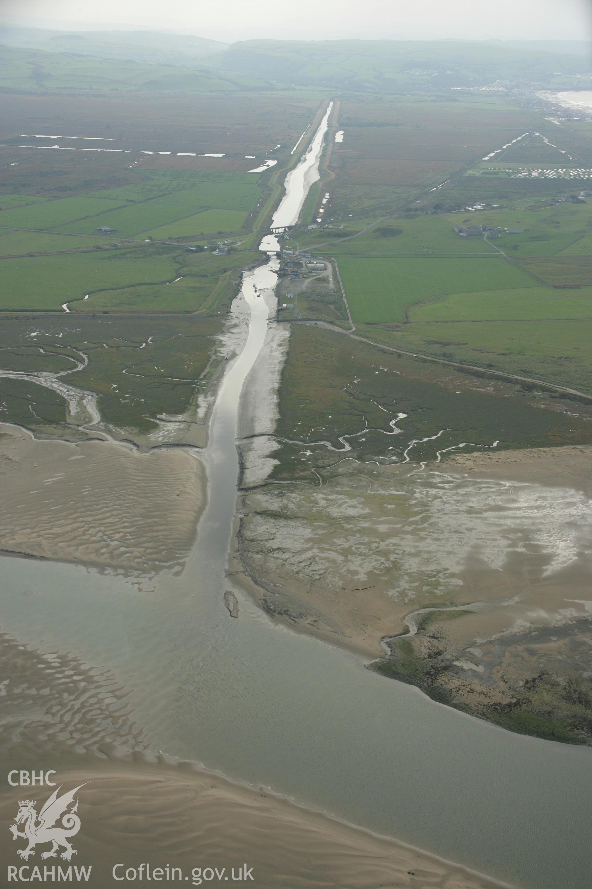RCAHMW colour oblique photograph of Traeth Maelgwyn, Leri channel and wreck. Taken by Toby Driver on 08/10/2007.