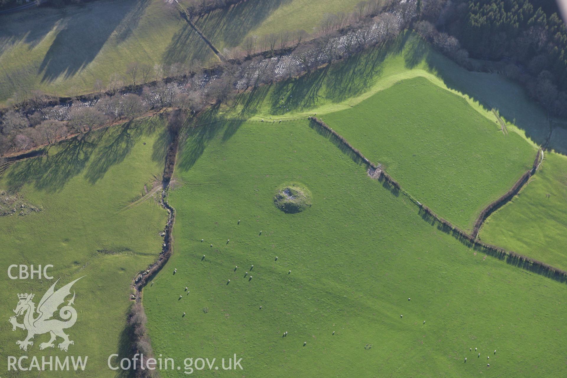 RCAHMW colour oblique photograph of Maes Cae Dyfnant, cairn. Taken by Toby Driver on 11/12/2007.