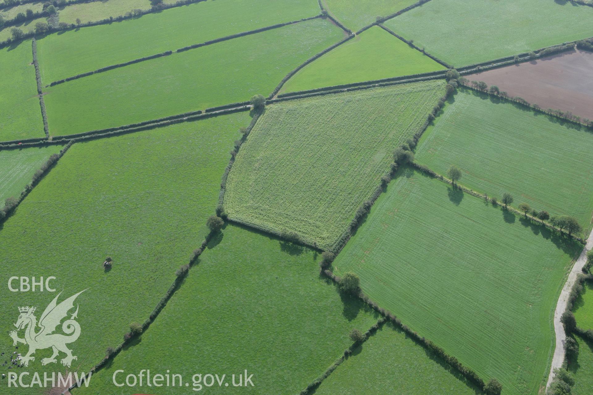 RCAHMW colour oblique photograph of Hen Gaerau, West Cilrhedyn. Taken by Toby Driver on 11/09/2007.