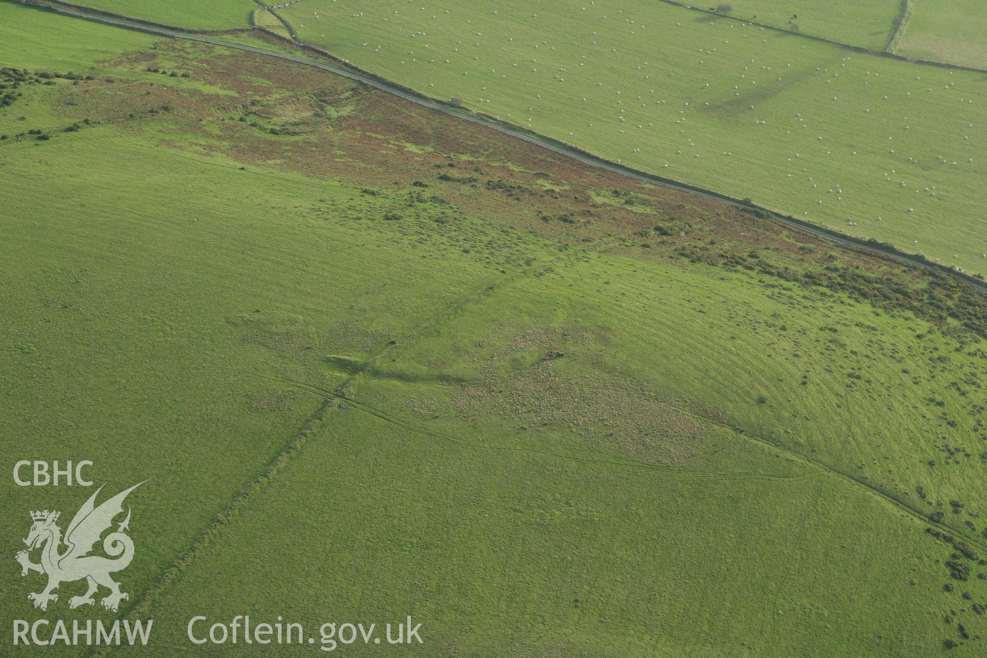 RCAHMW colour oblique photograph of Castell, Mynydd Morvil, enclosure, view from north. Taken by Toby Driver on 06/11/2007.