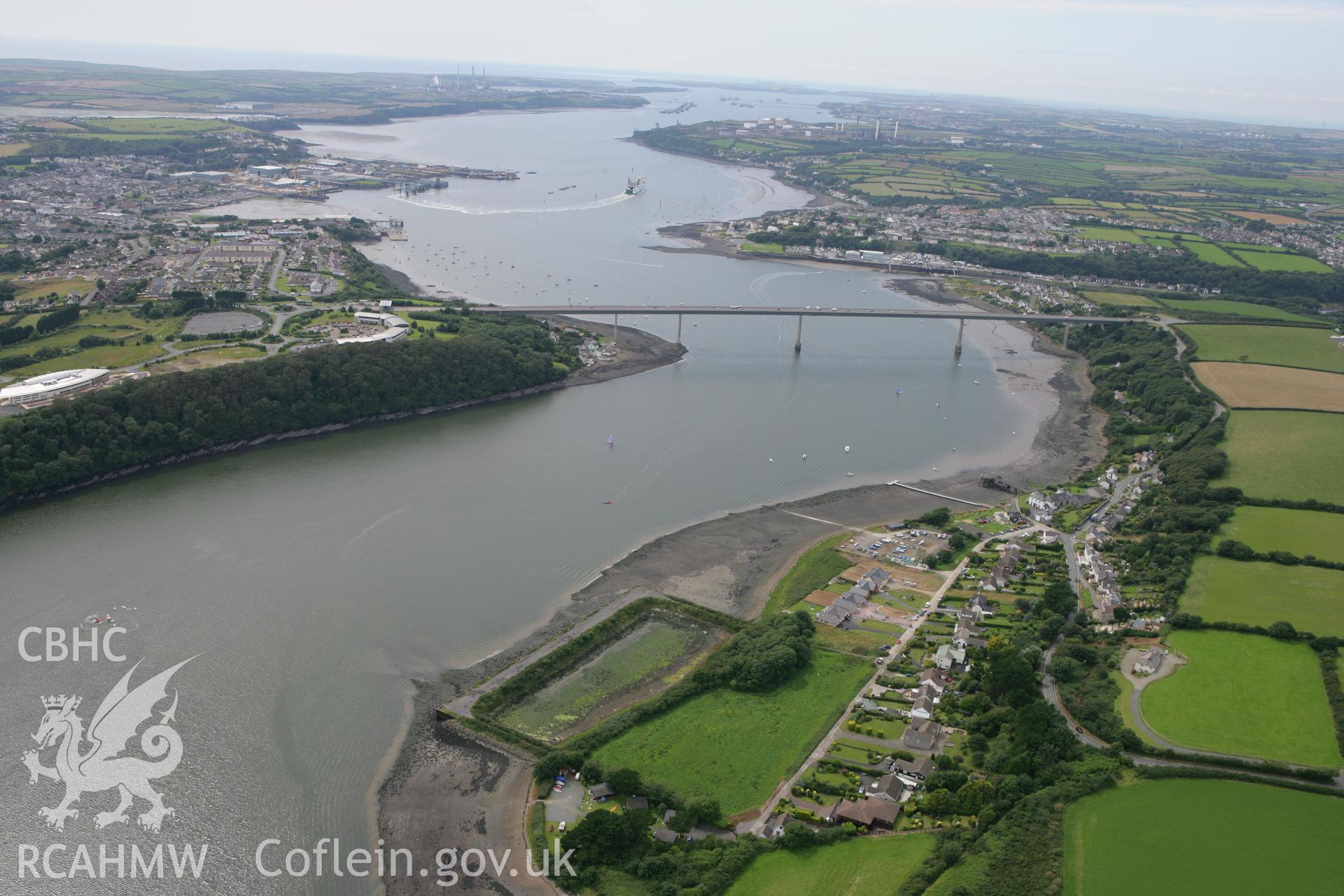 RCAHMW colour oblique photograph of Cleddau Bridge. Taken by Toby Driver on 01/08/2007.