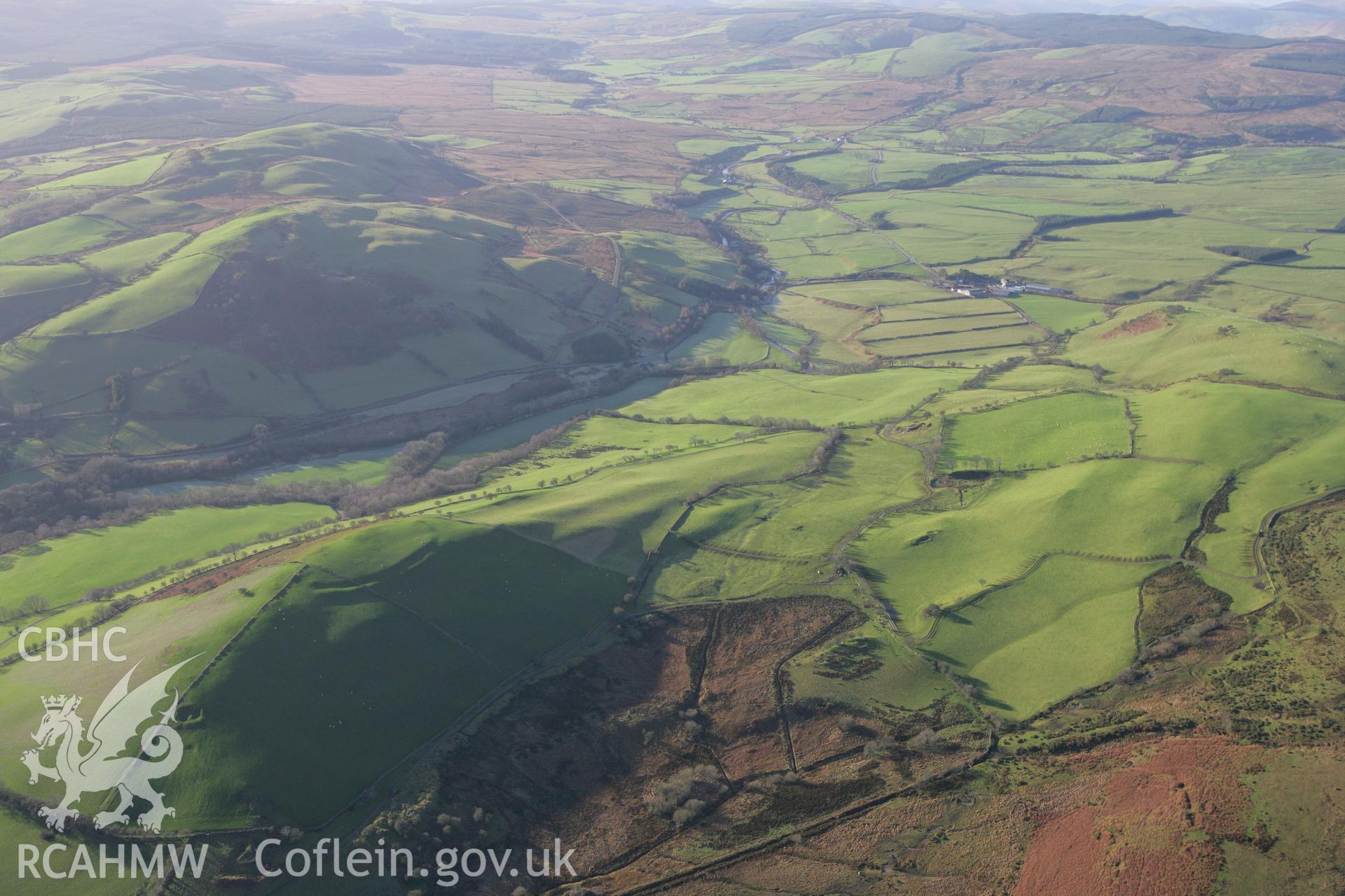 RCAHMW colour oblique photograph of Moelddolwen, Fort, wide view. Taken by Toby Driver on 11/12/2007.