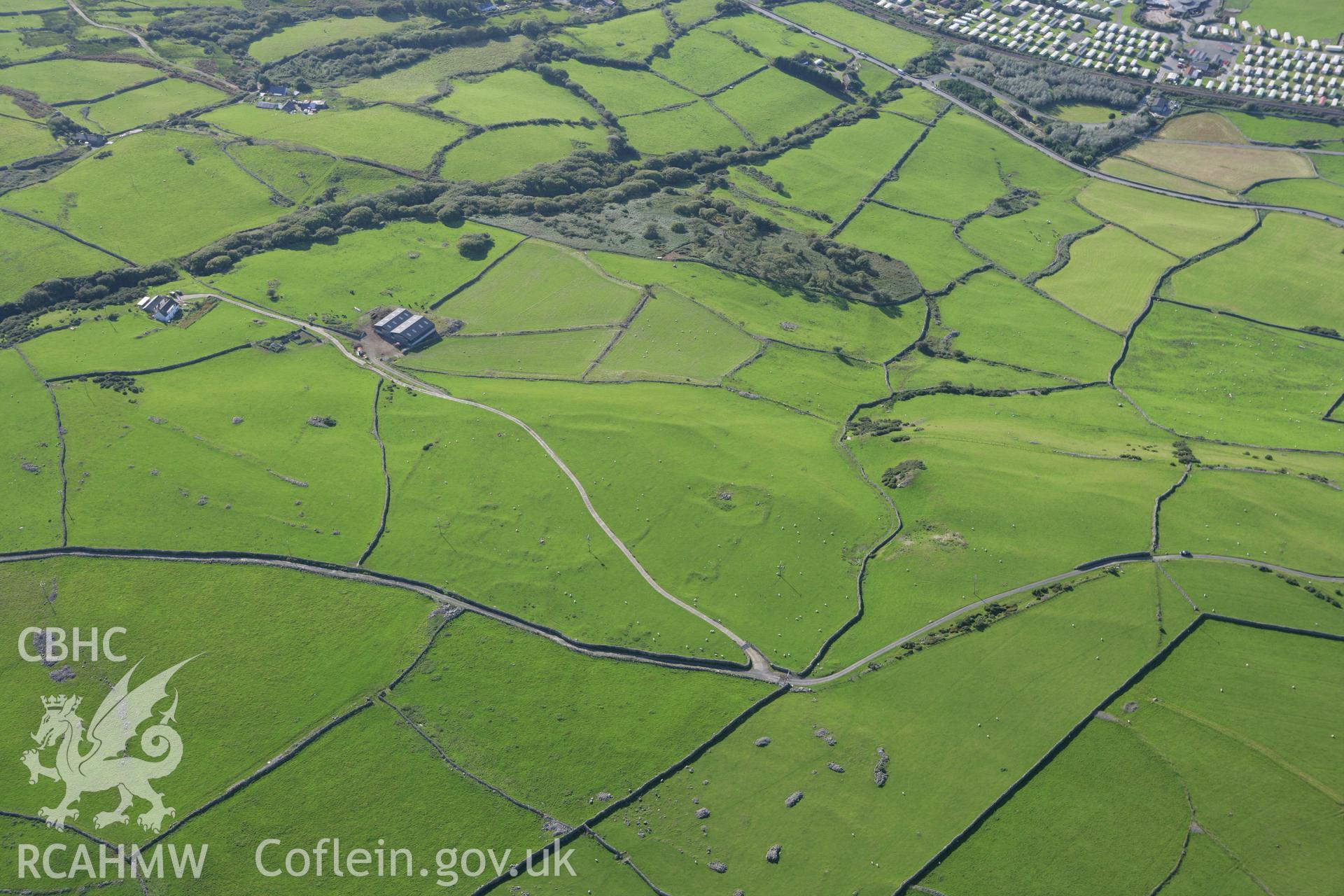 RCAHMW colour oblique aerial photograph of Carn-Gadell Uchaf Corn Drying Kiln, Llwyngwril and surrounding landscape. Taken on 06 September 2007 by Toby Driver