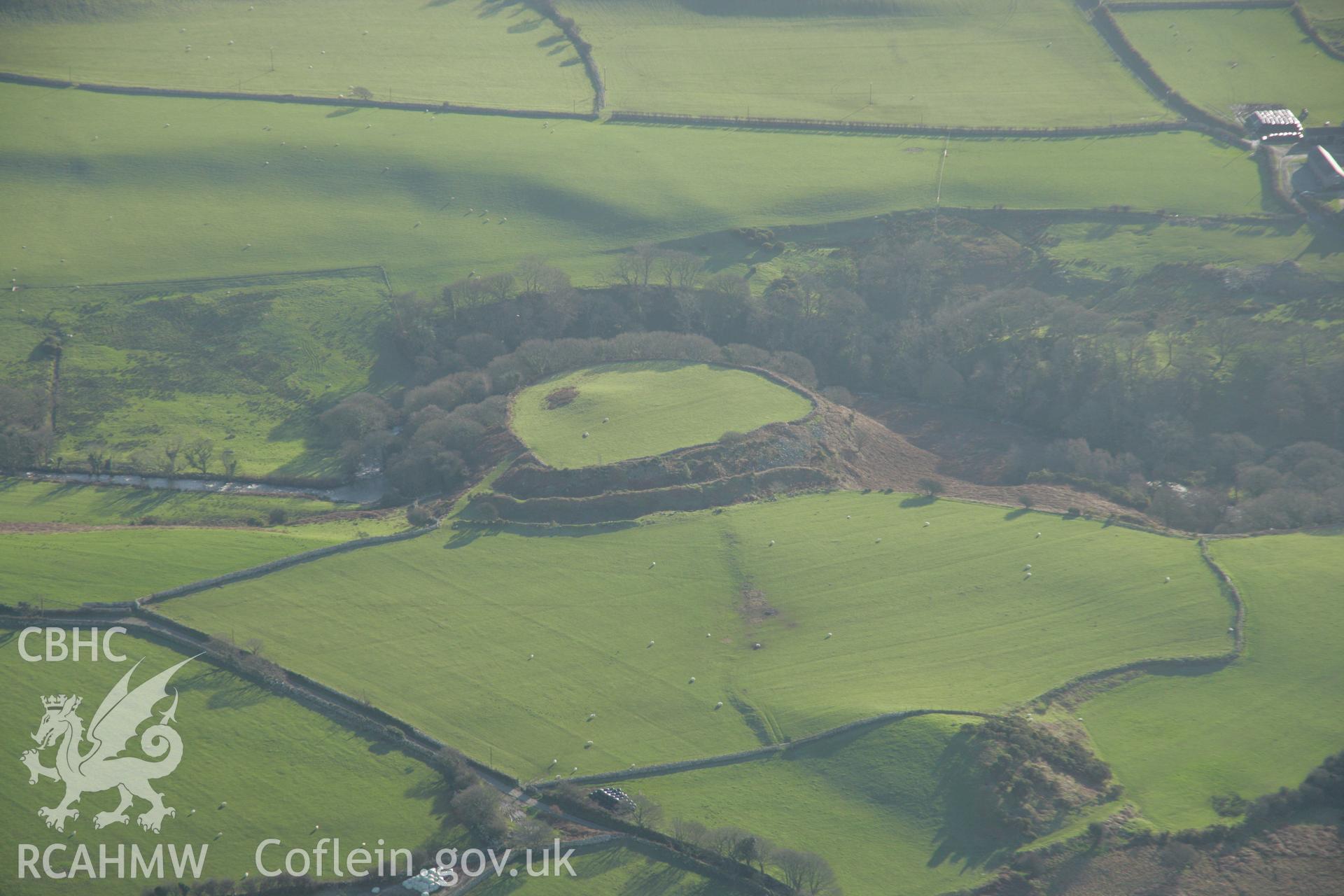 RCAHMW colour oblique aerial photograph of Craig-y-Dinas Camp. Taken on 25 January 2007 by Toby Driver