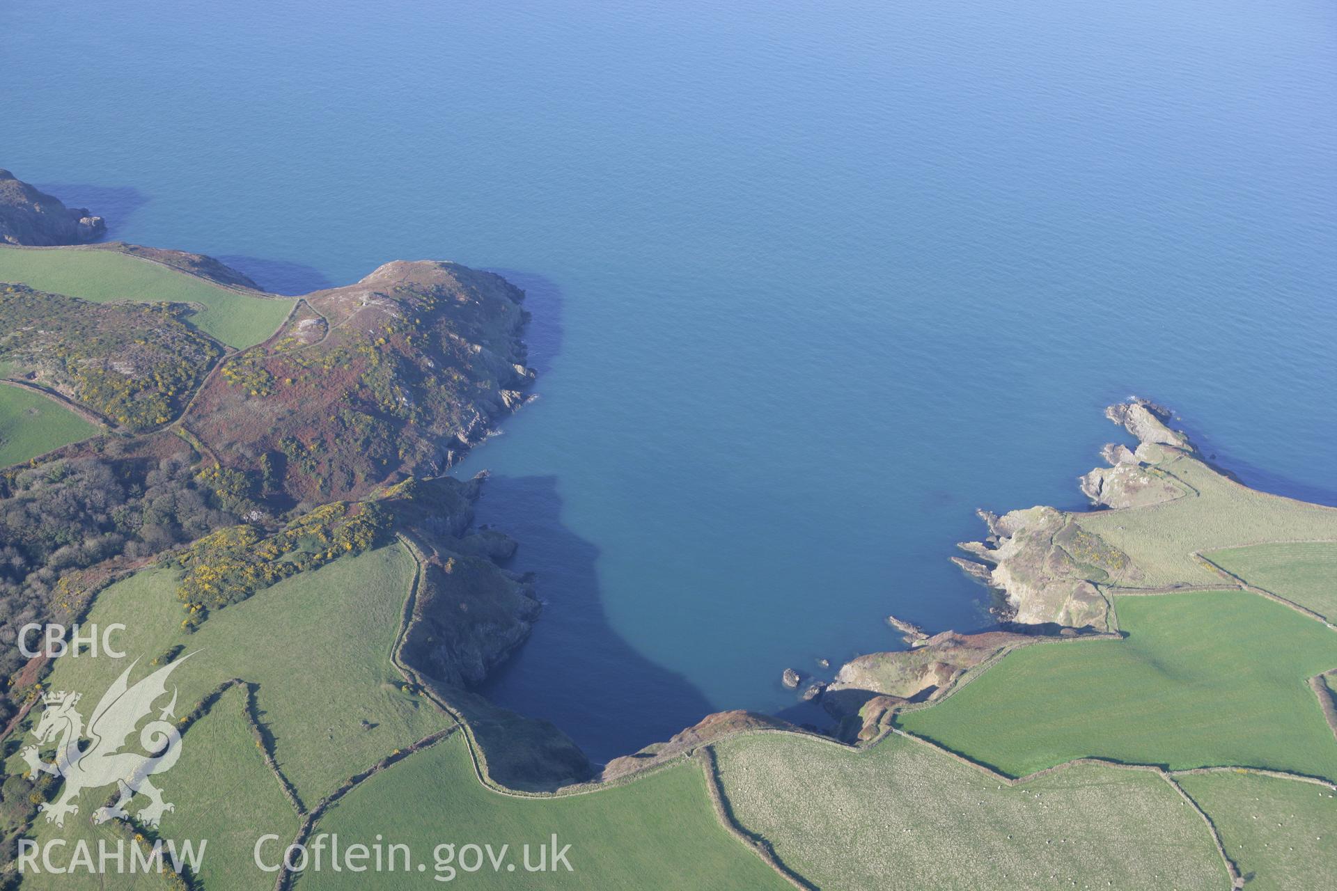 RCAHMW colour oblique photograph of Carregwastad point;Carreg Wastad, near Llandwnda. Taken by Toby Driver on 23/10/2007.