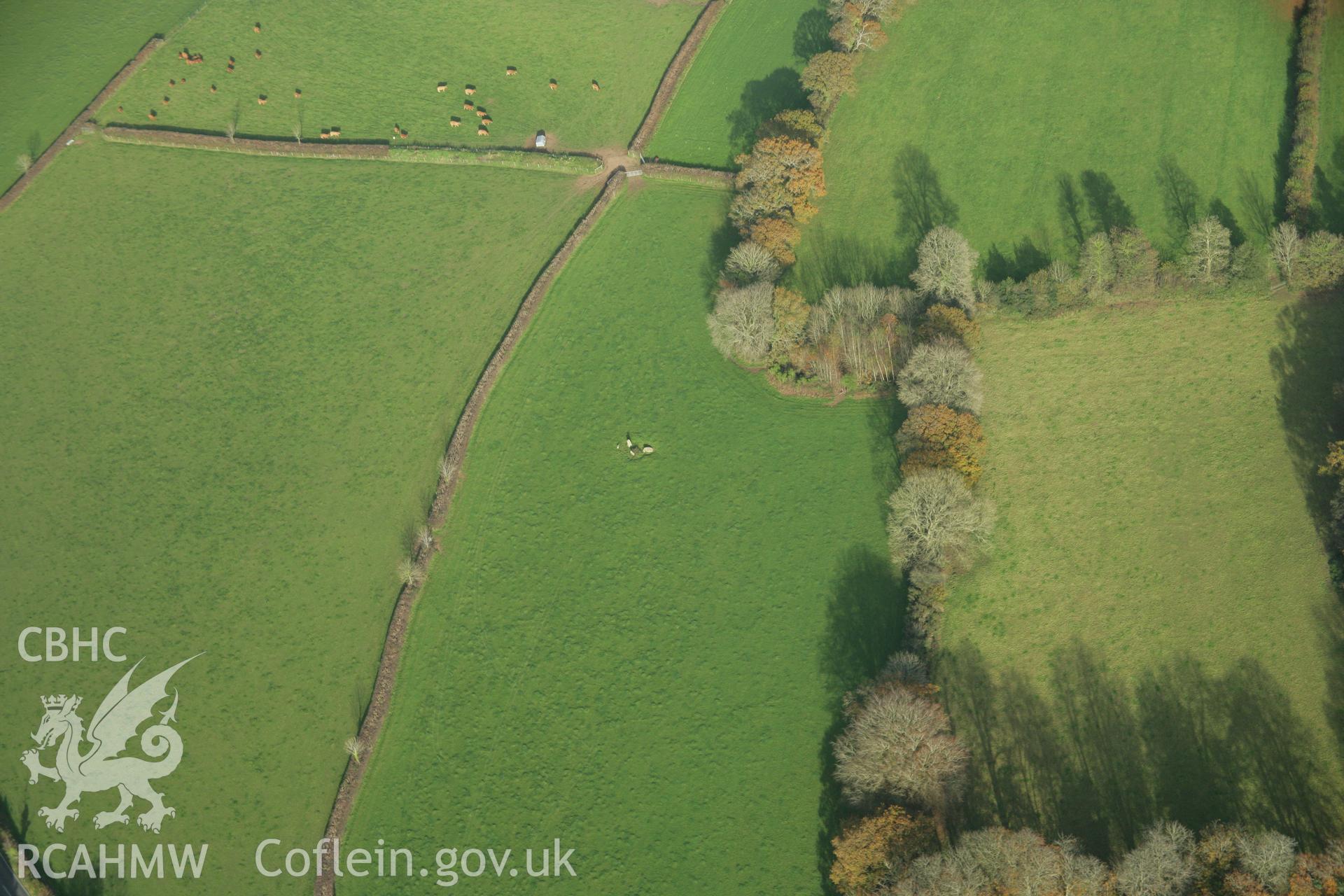 RCAHMW colour oblique photograph of Meini Llwydion, Llwyn-du. Taken by Toby Driver on 06/11/2007.