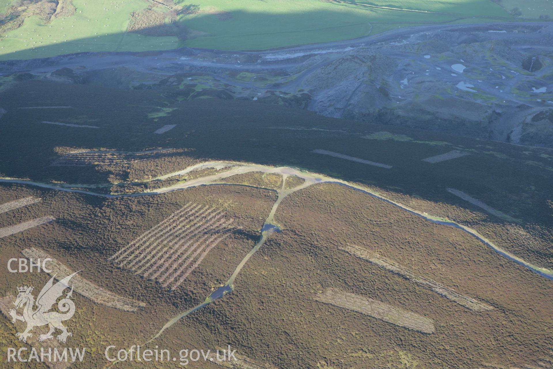 RCAHMW colour oblique photograph of Moel y Gamelin cairn. Taken by Toby Driver on 11/12/2007.