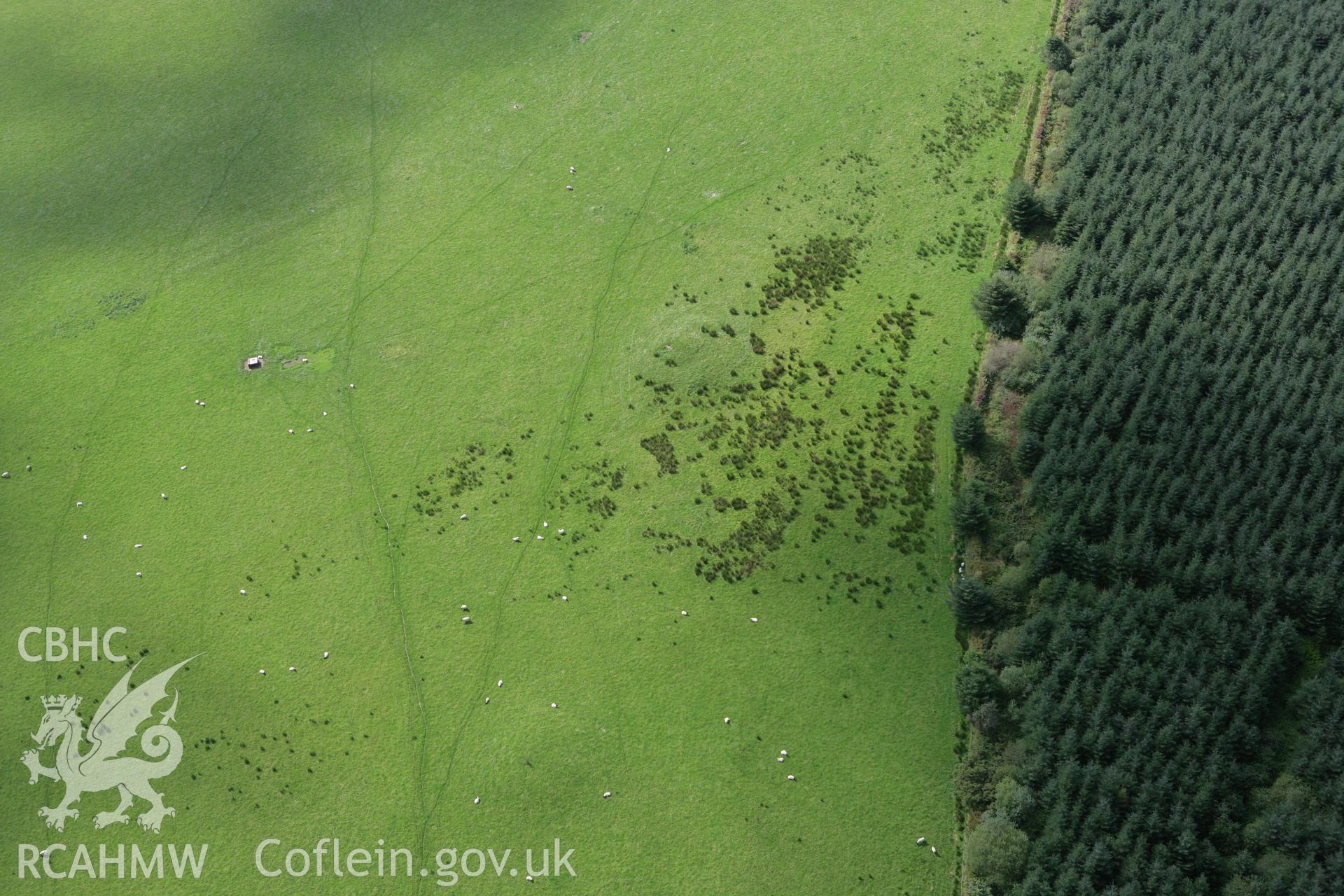 RCAHMW colour oblique photograph of Crugiau Fach. Taken by Toby Driver on 11/09/2007.