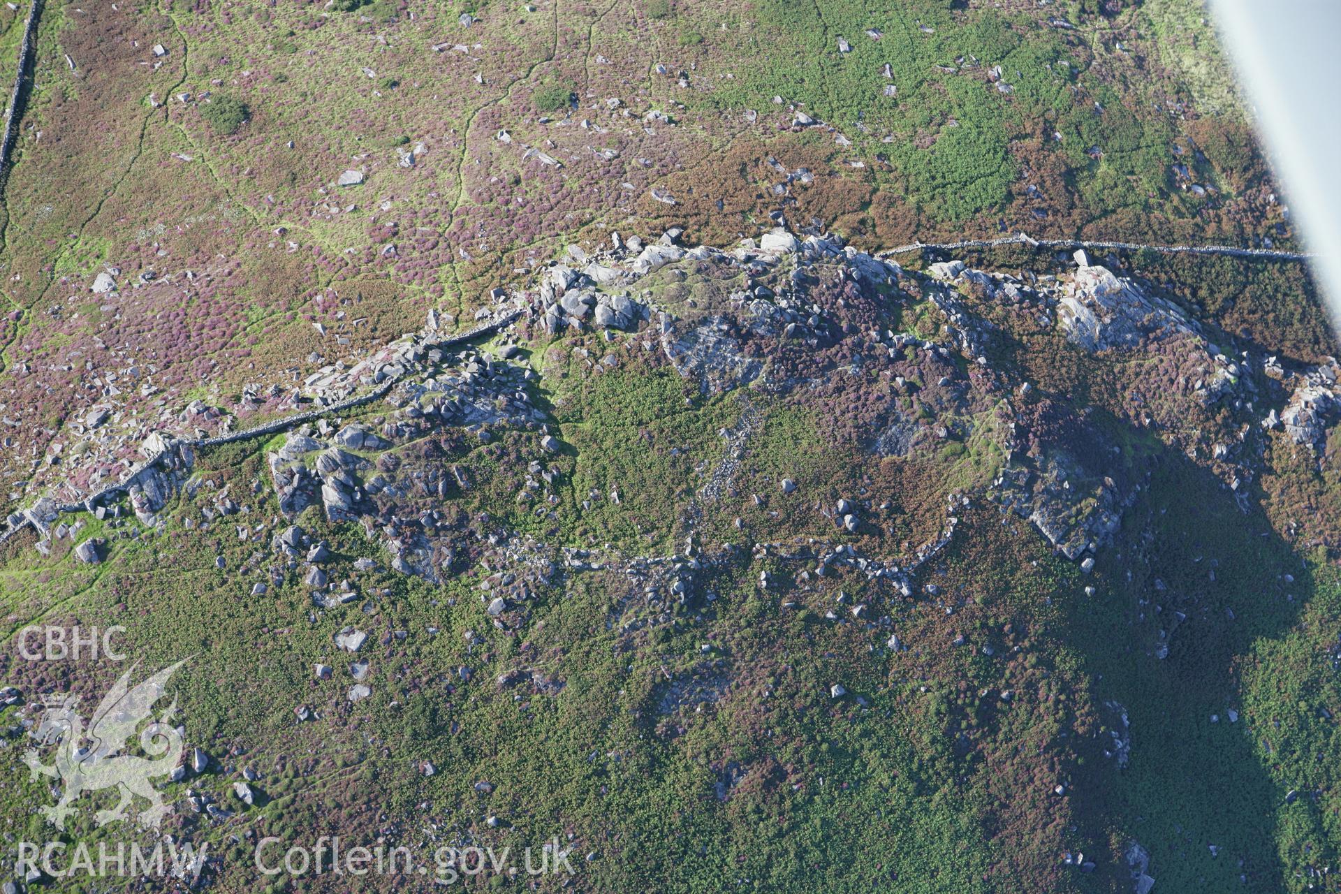 RCAHMW colour oblique aerial photograph of Creigiau Gwineu Hillfort. Taken on 06 September 2007 by Toby Driver