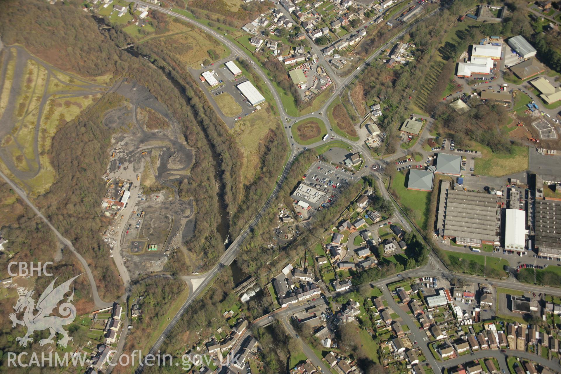 RCAHMW colour oblique aerial photograph of Ystalyfera Aqueduct and Weir, Swansea Canal. Taken on 21 March 2007 by Toby Driver