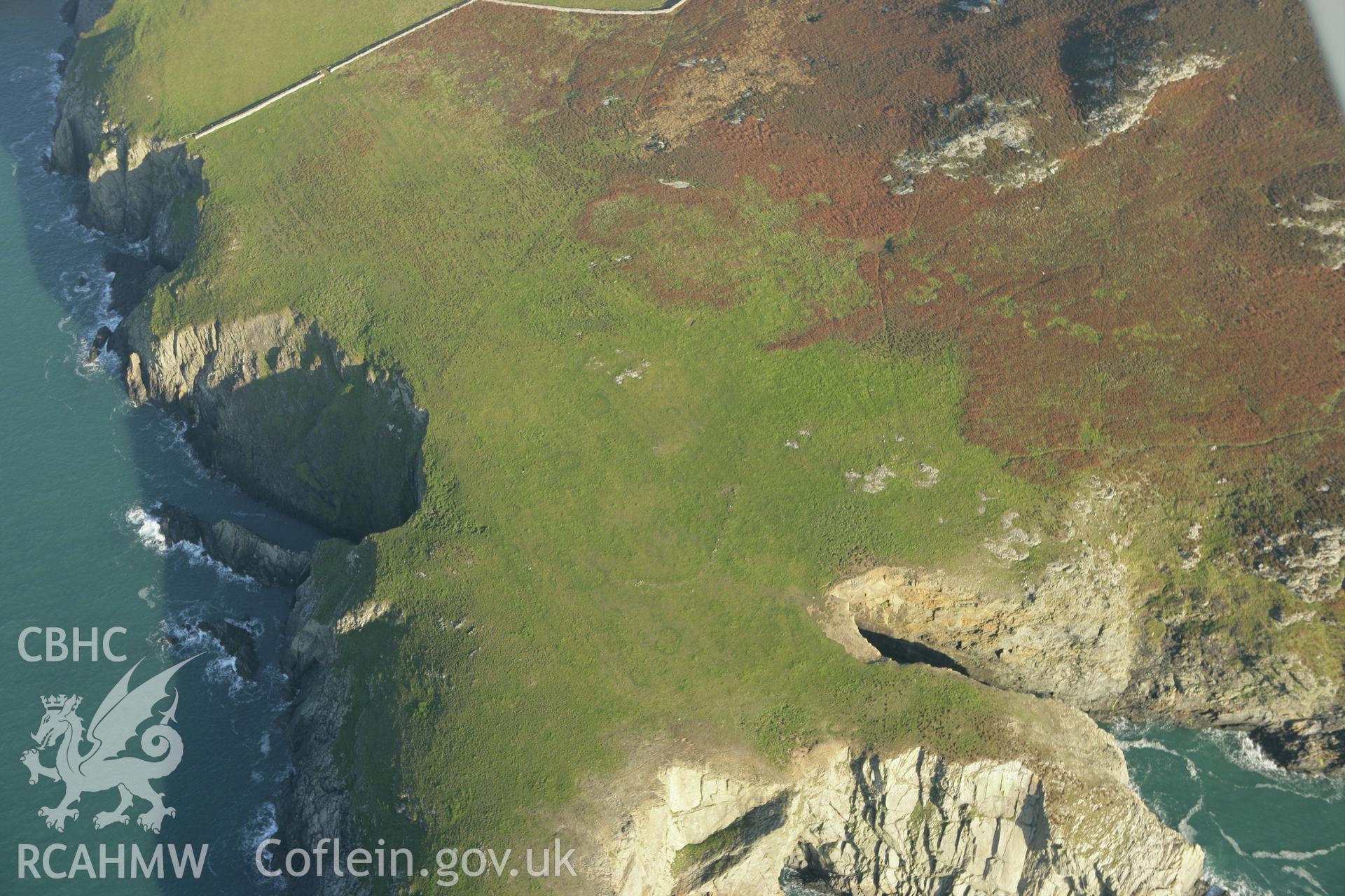 RCAHMW colour oblique photograph of Ogiof Colomenod, relict field boundary features. Taken by Toby Driver on 23/10/2007.