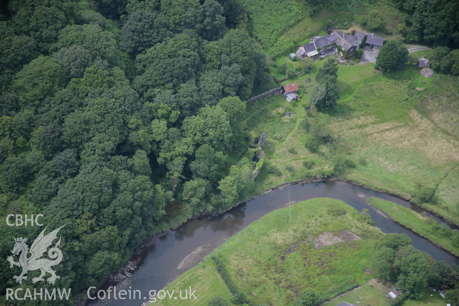 RCAHMW colour oblique photograph of Cresswell Castle. Taken by Toby Driver on 01/08/2007.