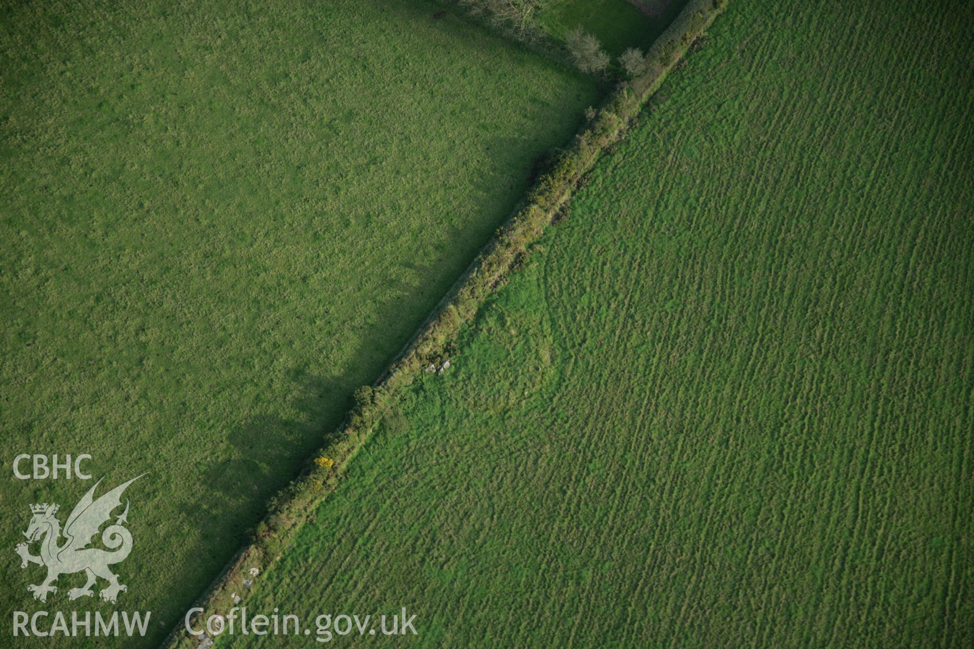 RCAHMW colour oblique photograph of Glandymawr cairn circle. Taken by Toby Driver on 06/11/2007.