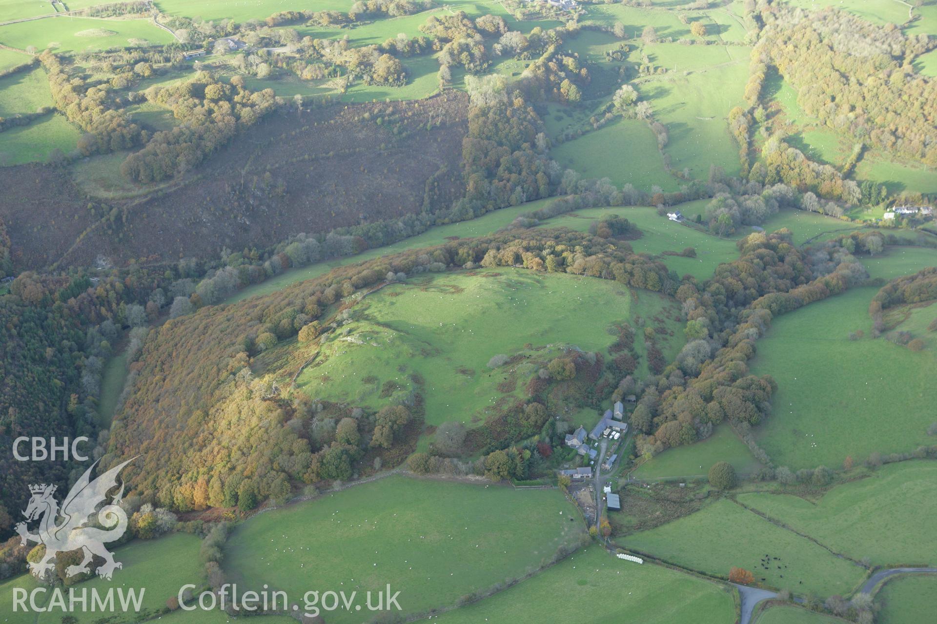 RCAHMW colour oblique photograph of Dinas Melin-y-wig. Taken by Toby Driver on 30/10/2007.