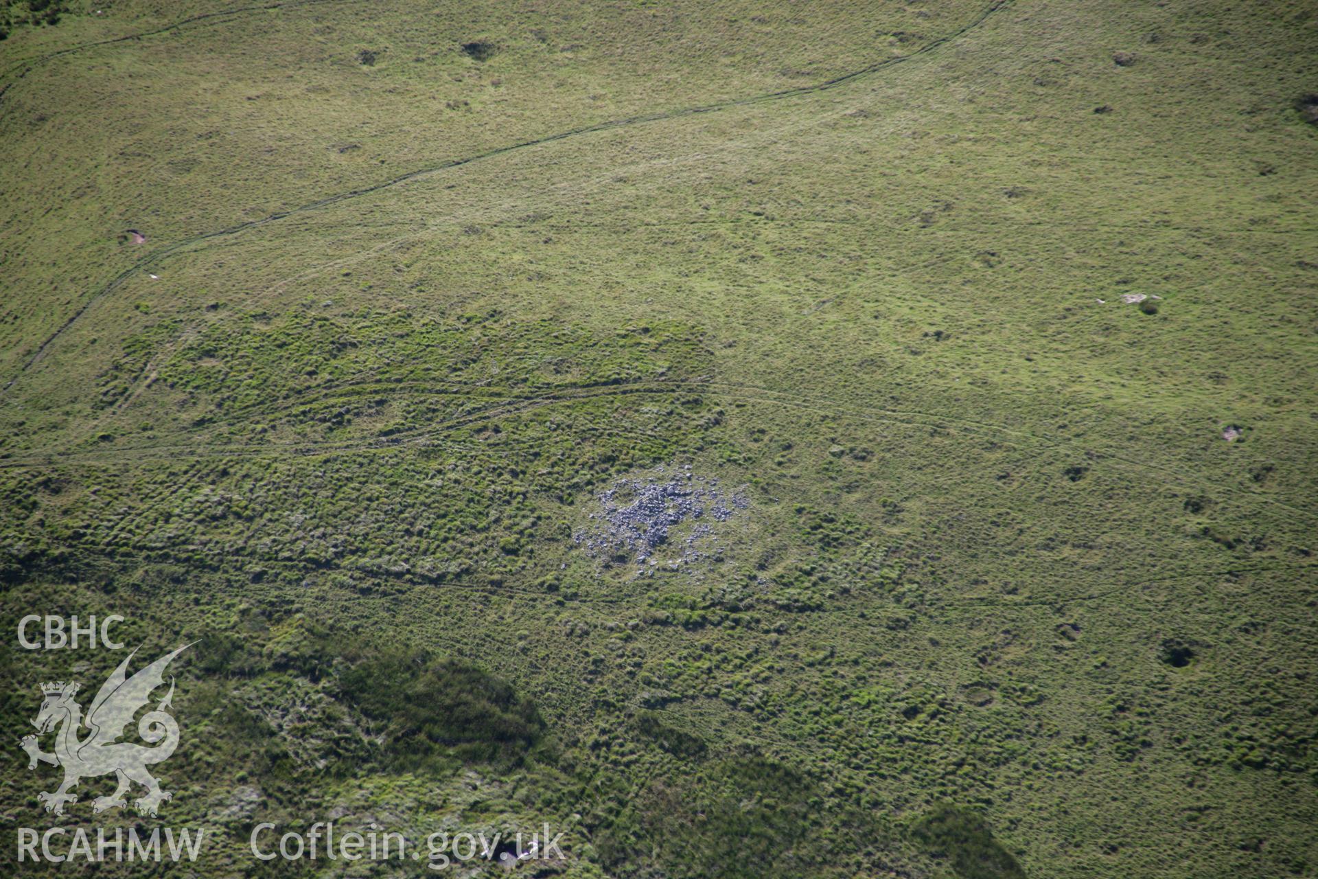 RCAHMW colour oblique aerial photograph of Garn Wen. Taken on 08 August 2007 by Toby Driver