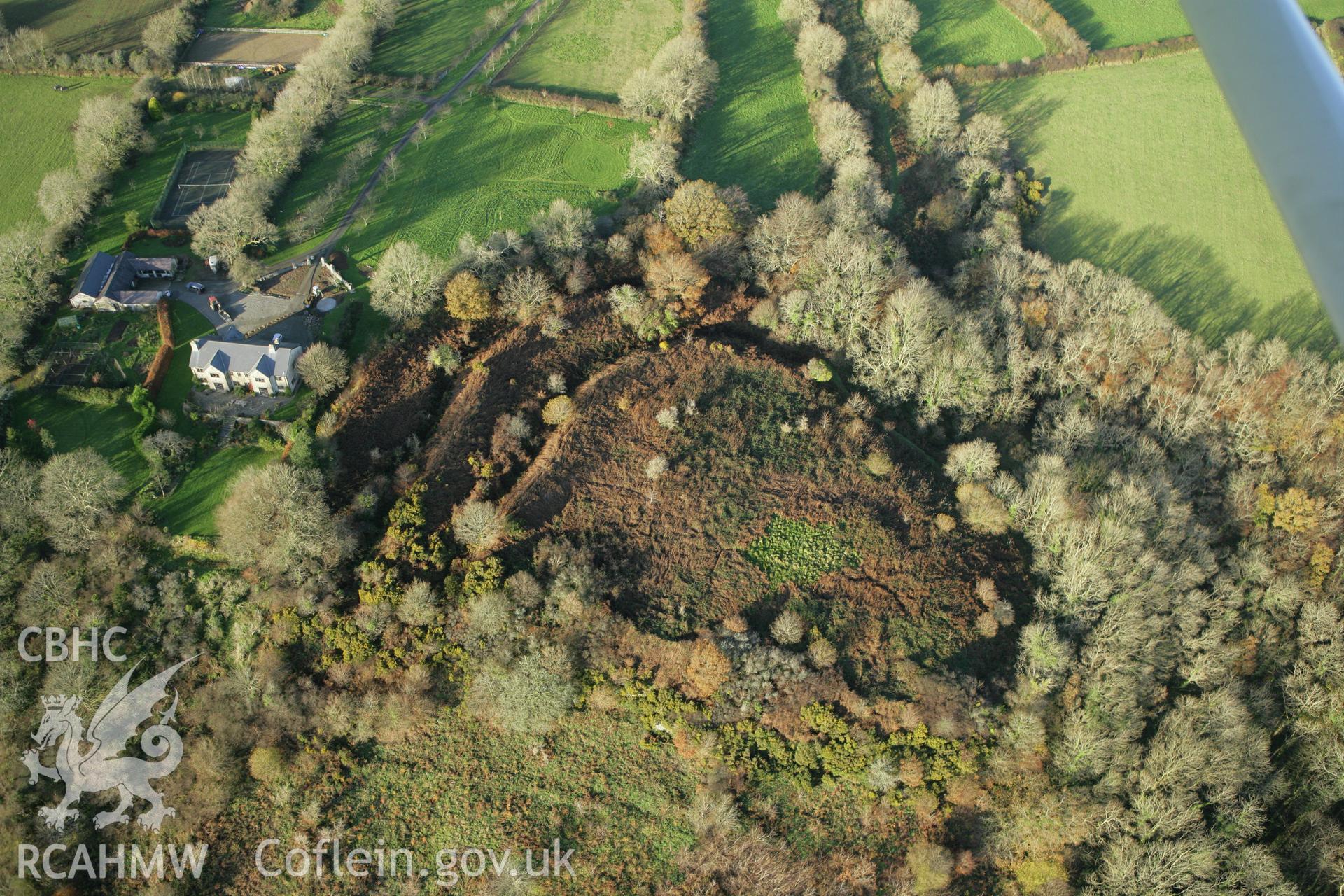 RCAHMW colour oblique photograph of Llanddewi Gaer;Pen-y-Gaer. Taken by Toby Driver on 29/11/2007.